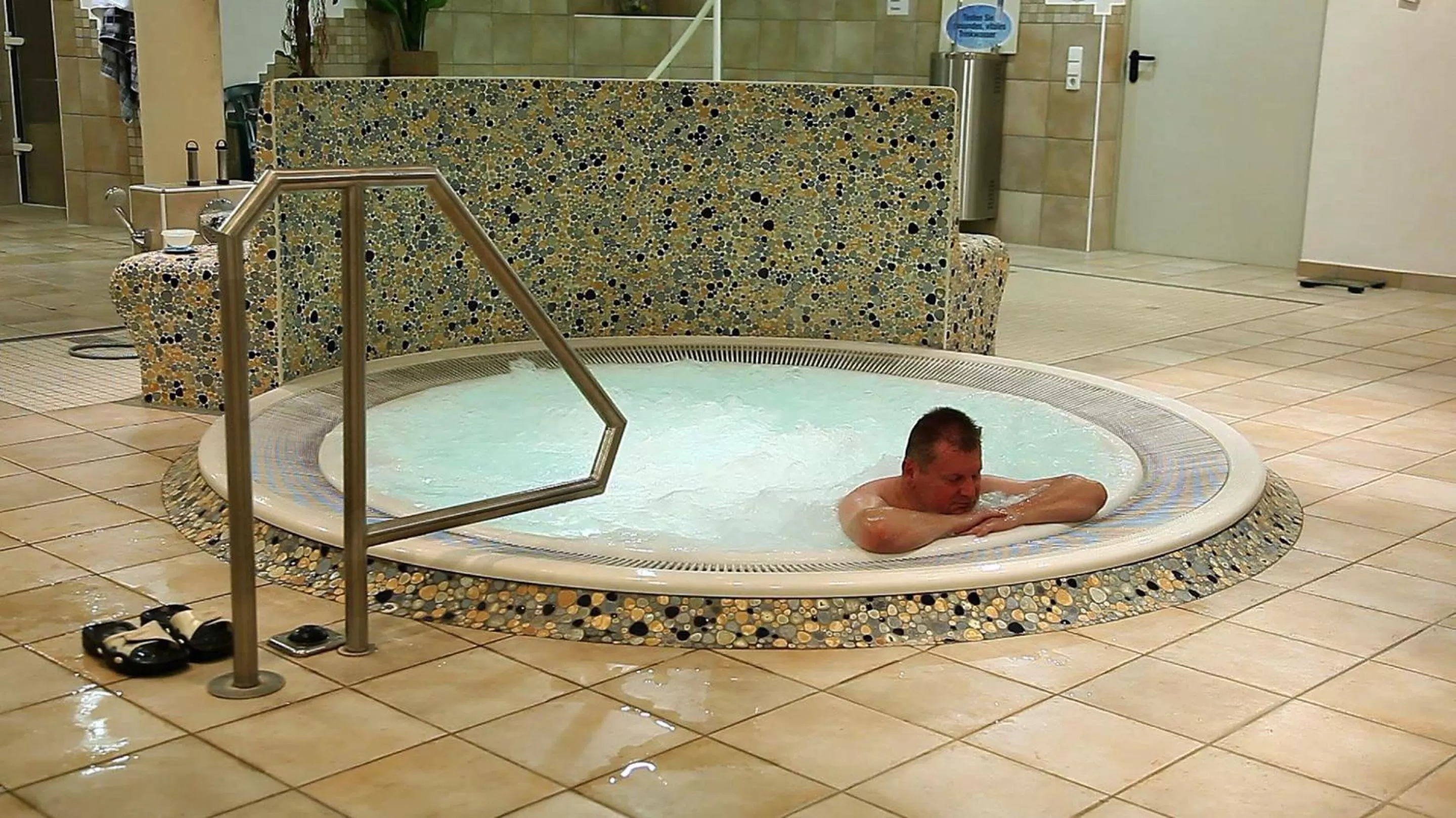 Hot Tub in Flair Hotel Landgasthof Roger