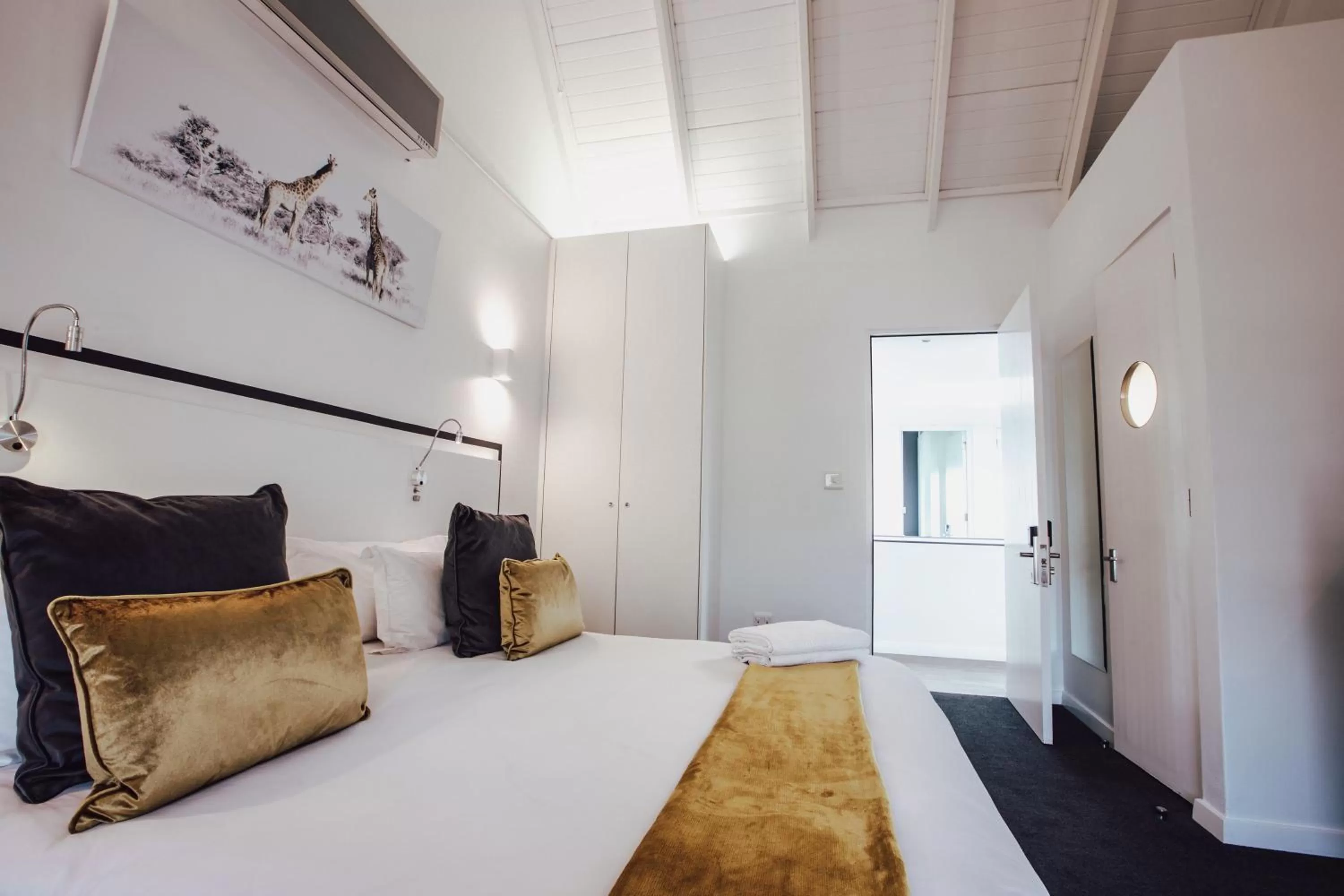 Shower, Bed in Boschenmeer House