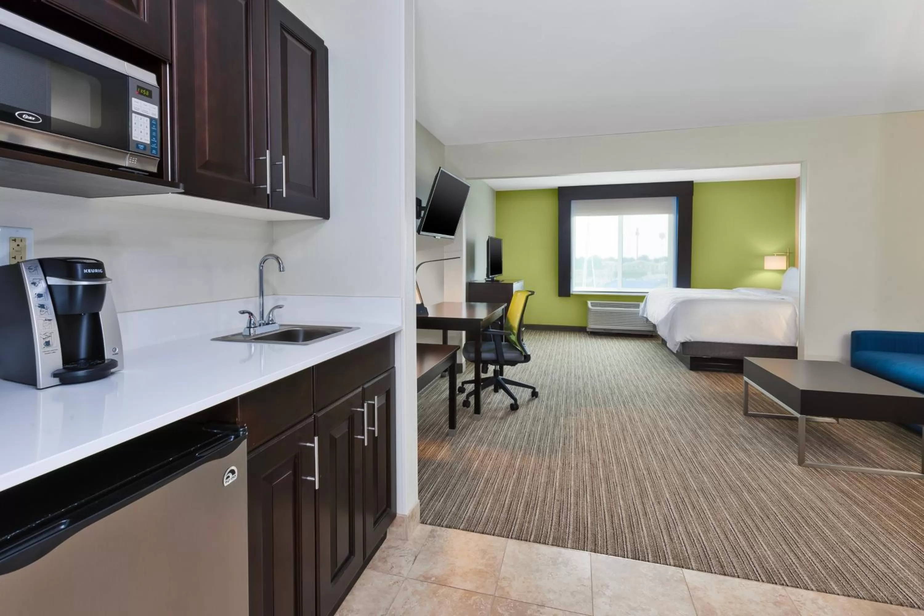 Photo of the whole room in Holiday Inn Express & Suites - Effingham by IHG