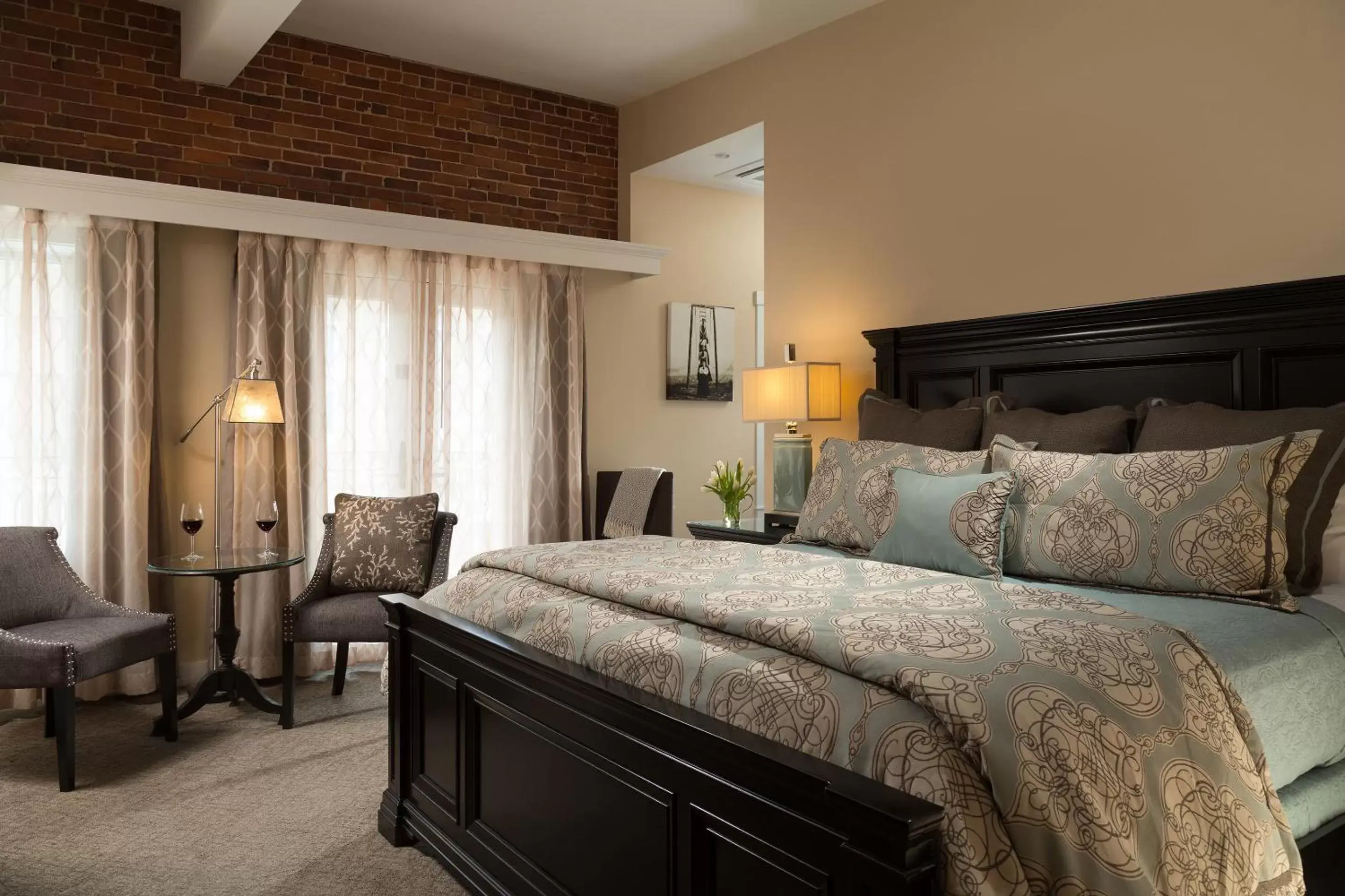 Streetside King in 16 Bay View Streetside King in 16 Bay View