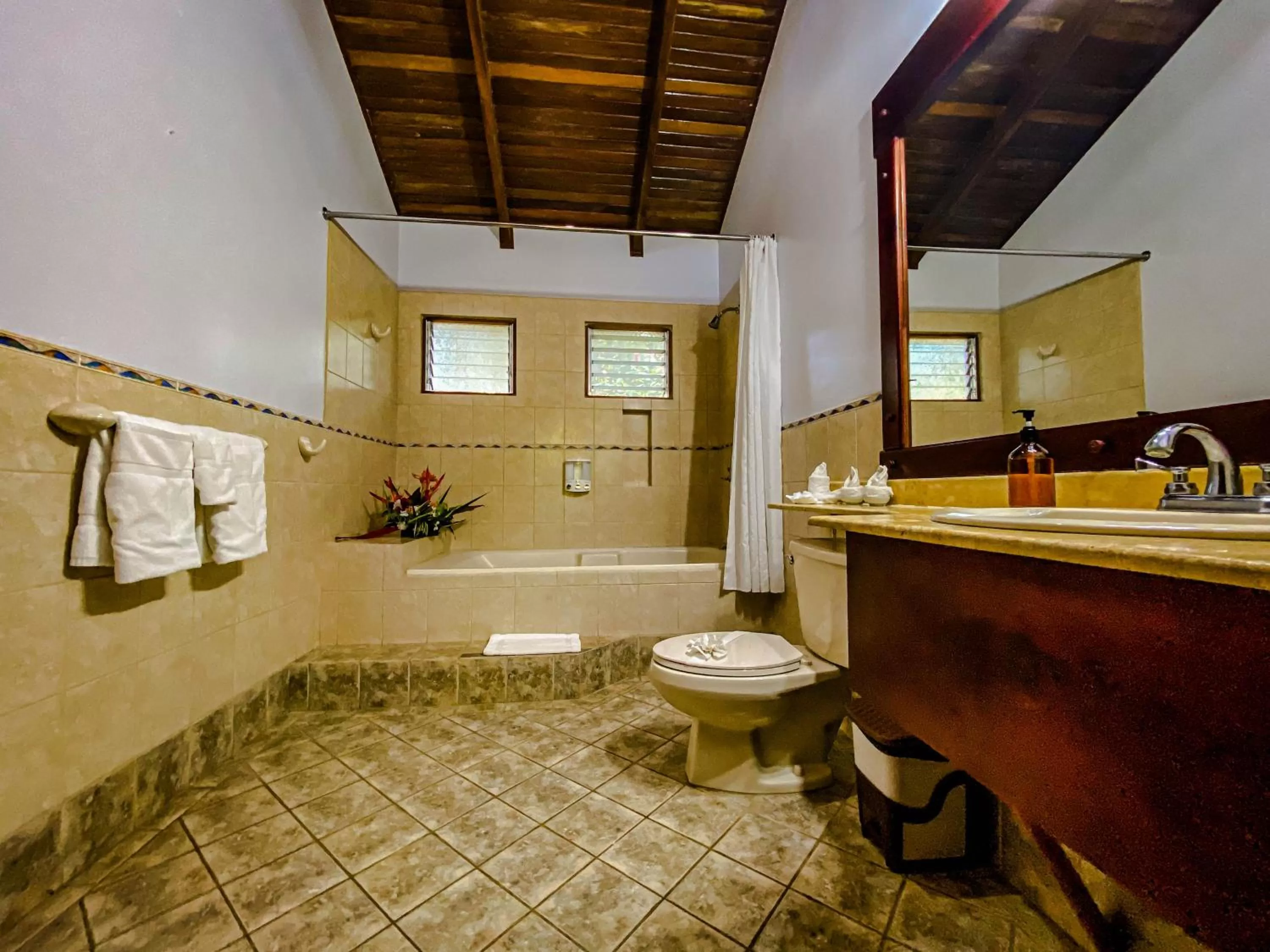 Bathroom in Jaco Hotel DoceLunas