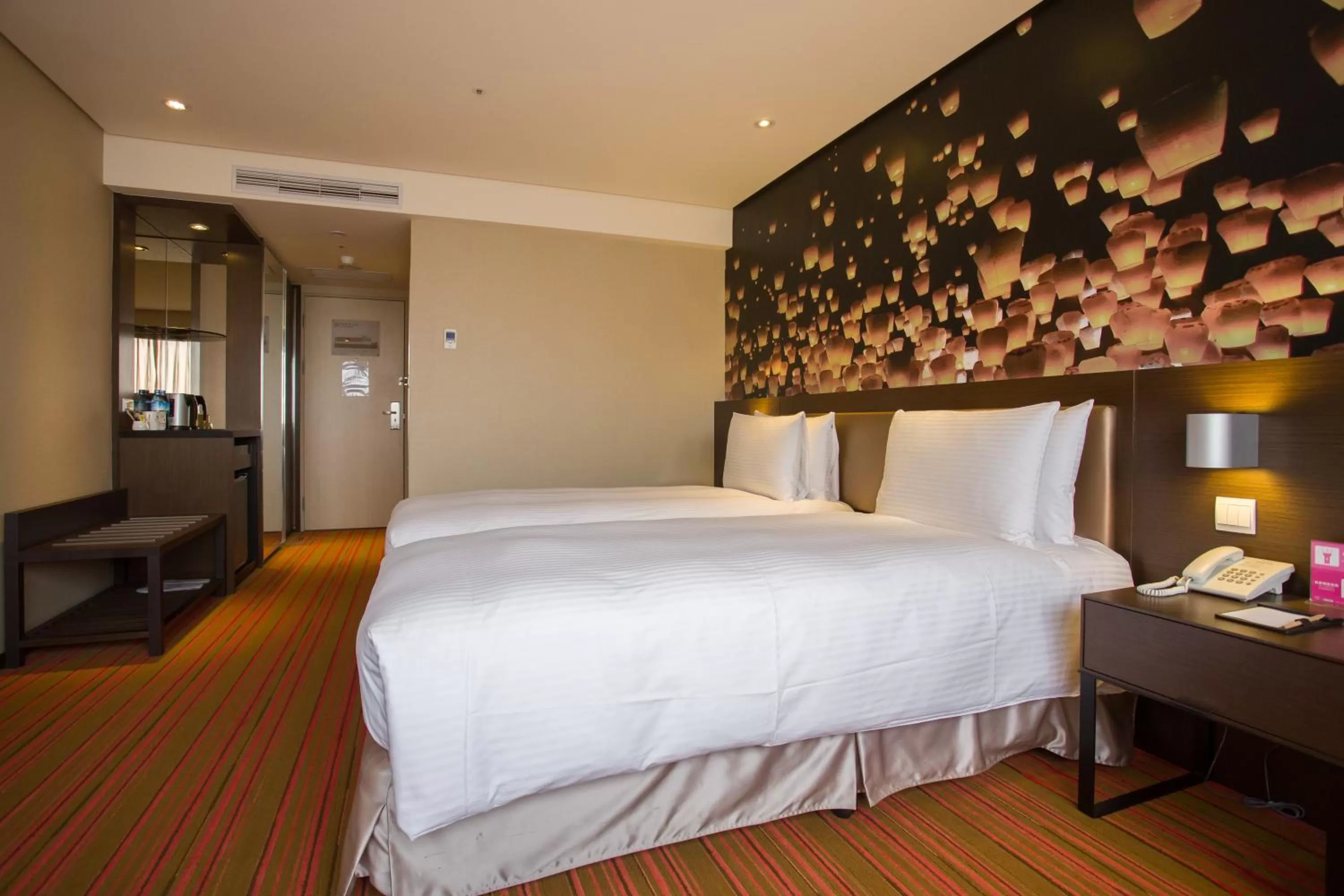 Photo of the whole room, Bed in Tao Garden Hotel