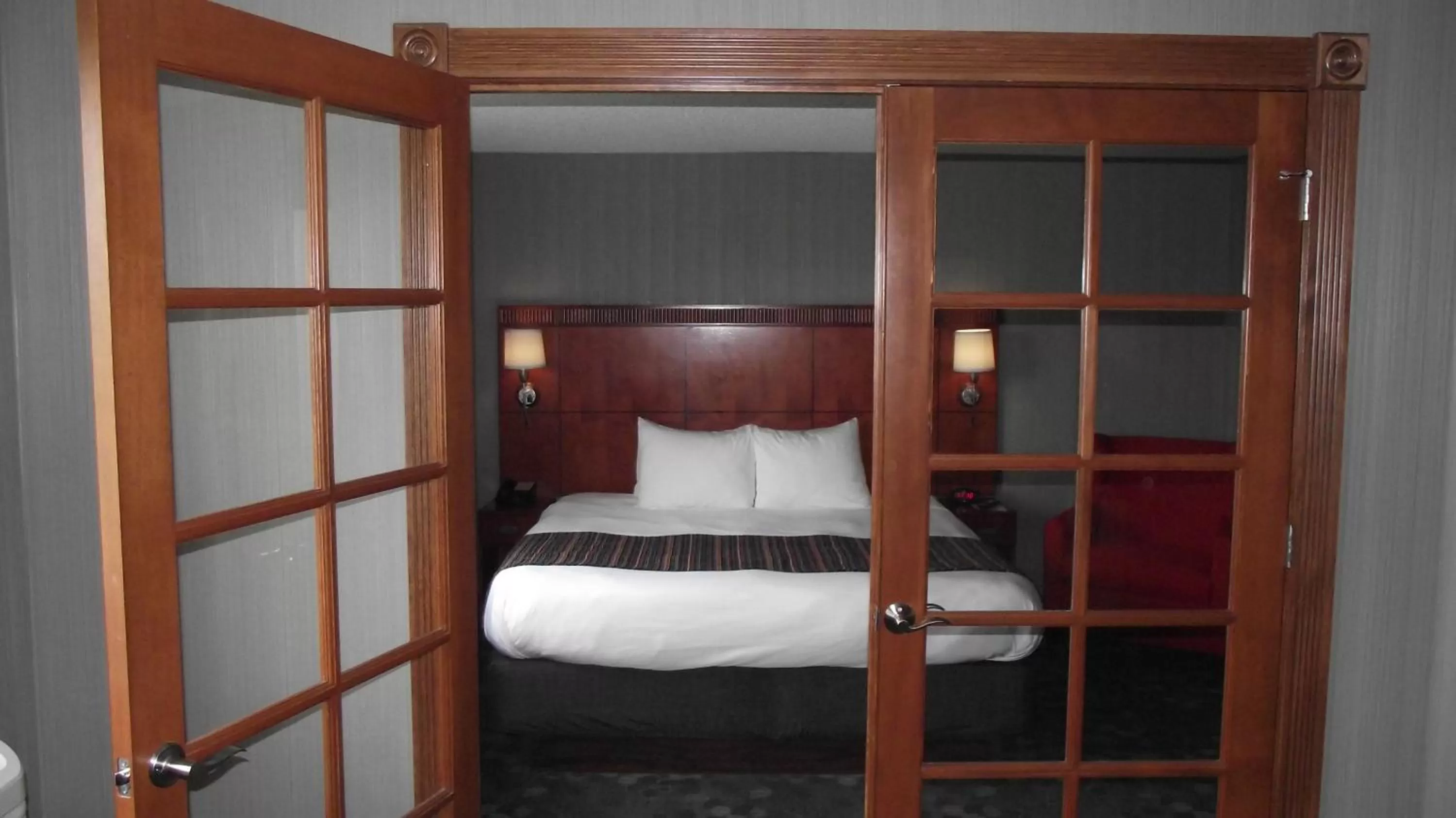 Bed in Country Inn & Suites by Radisson, Delta Park North Portland