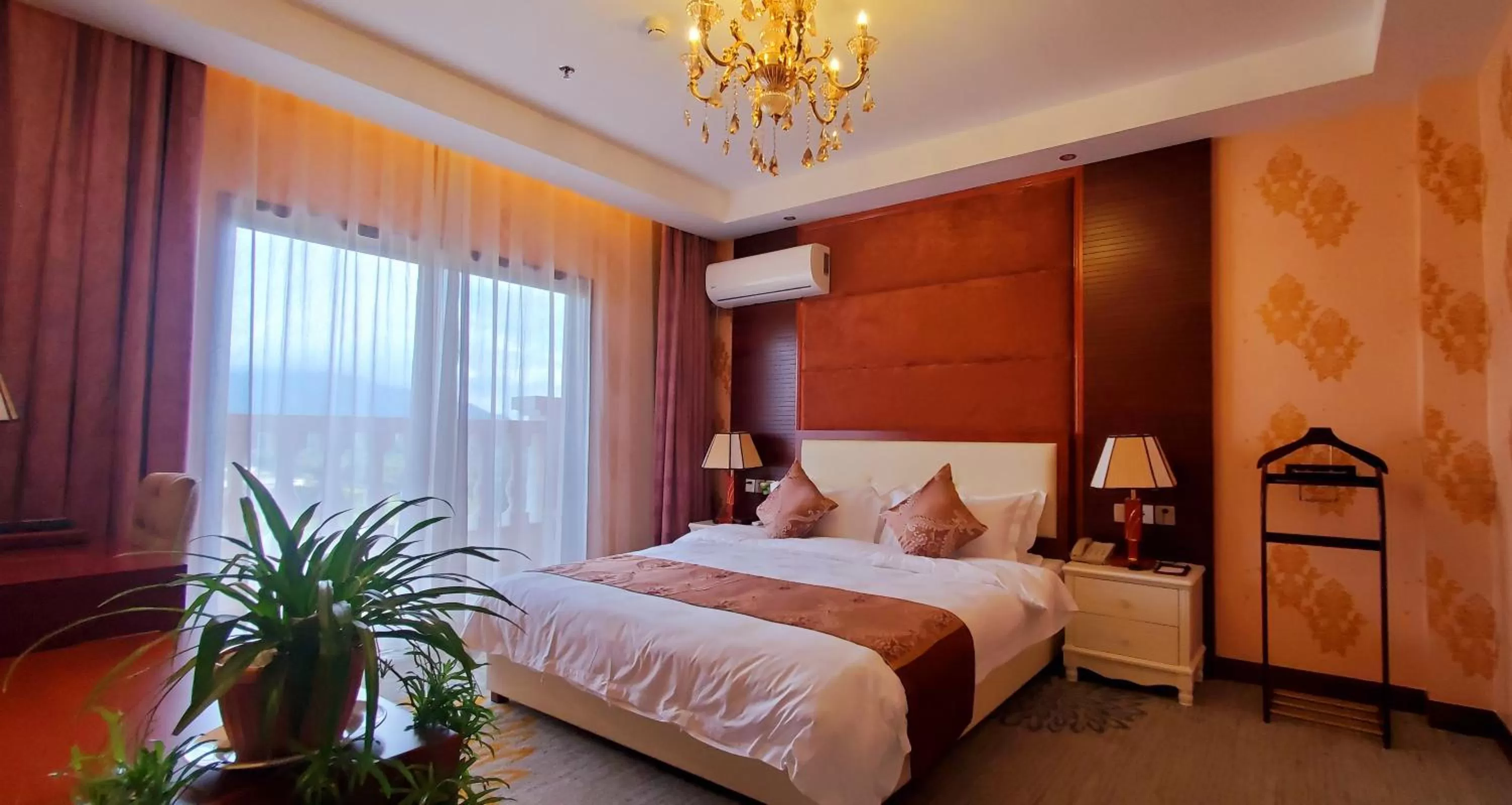 Bedroom, Bed in Golden Peacock Hotel Blantyre