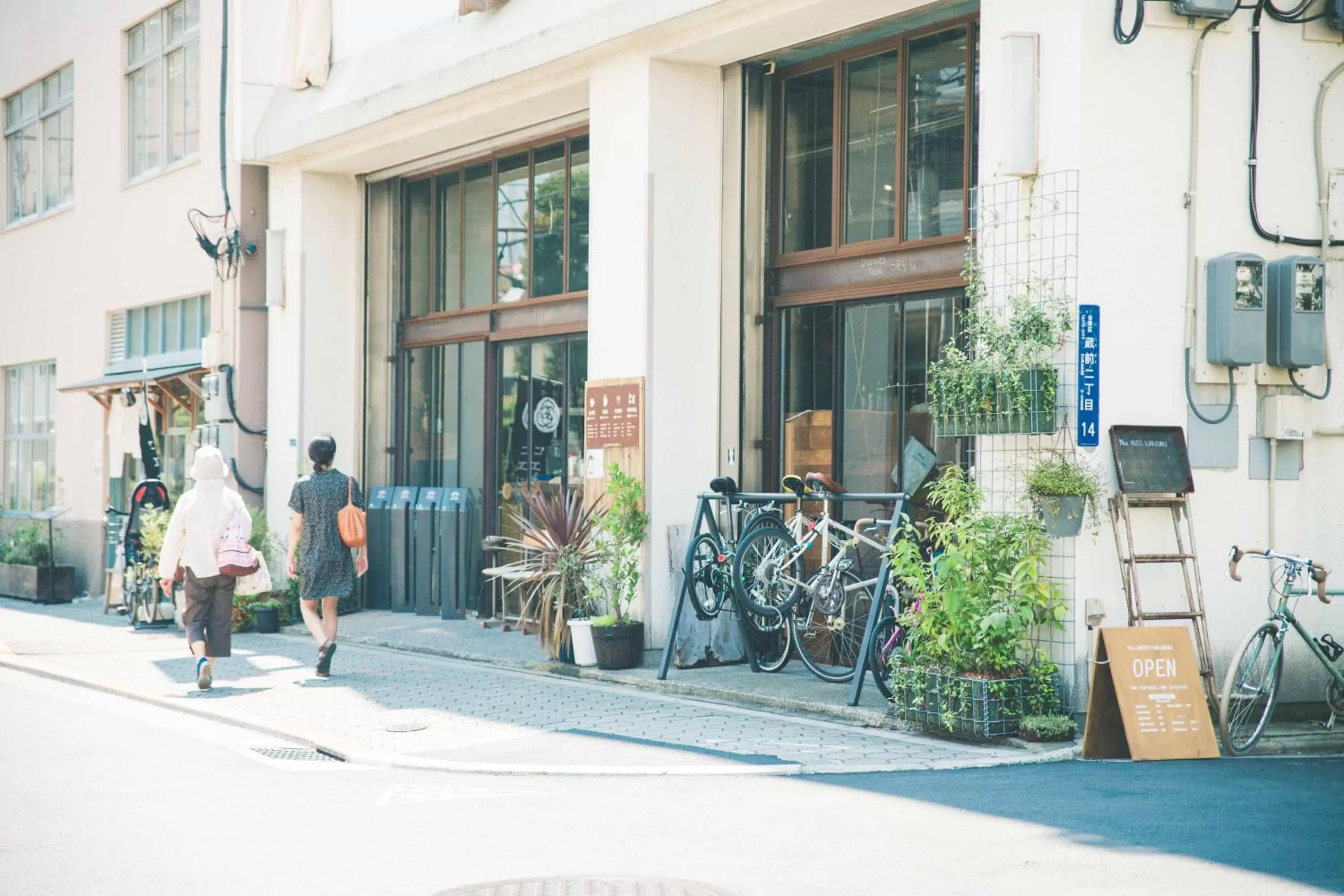Facade/entrance in Nui. HOSTEL & BAR LOUNGE