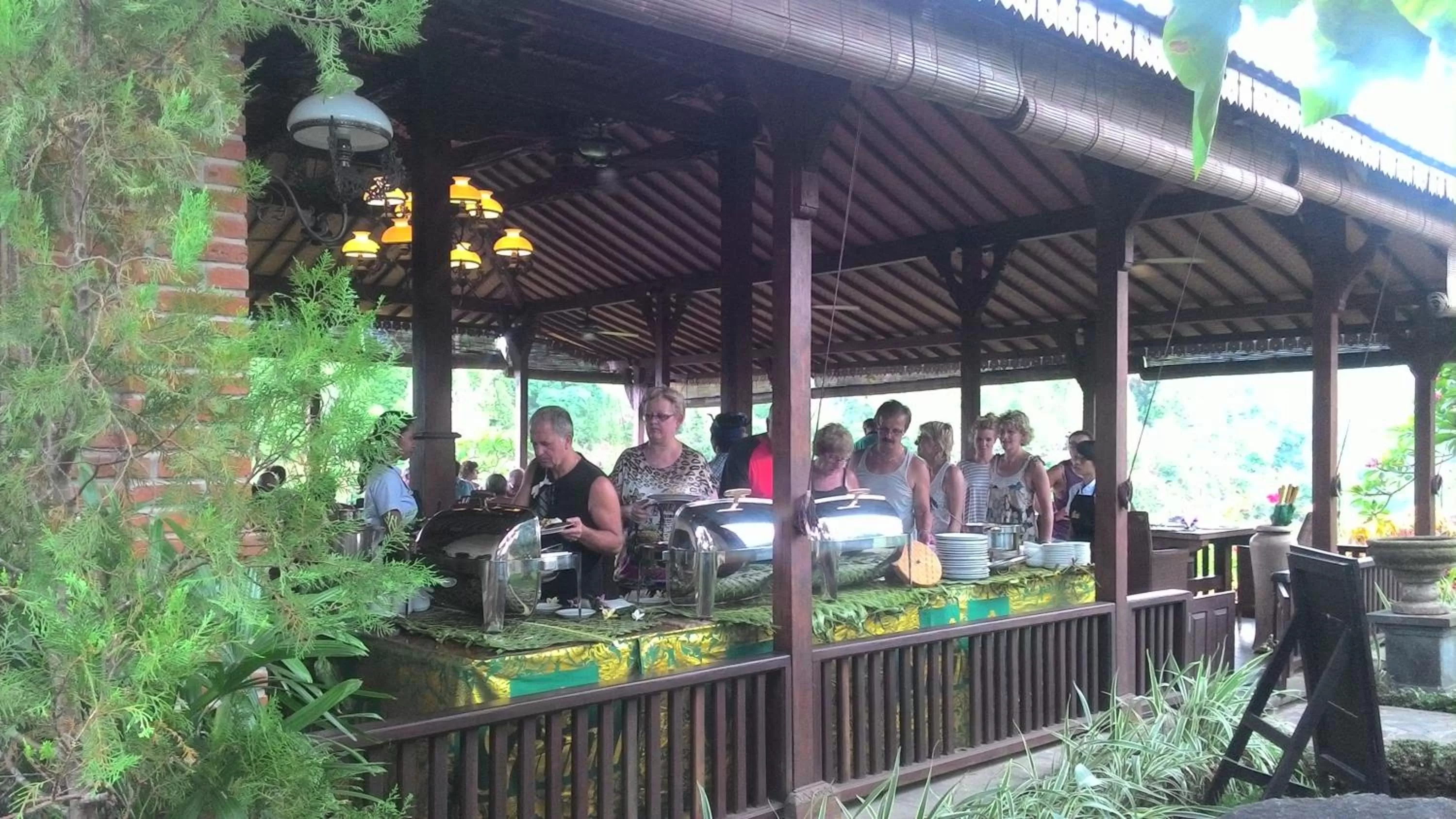 Restaurant/places to eat in Shanti Natural Panorama View Hotel