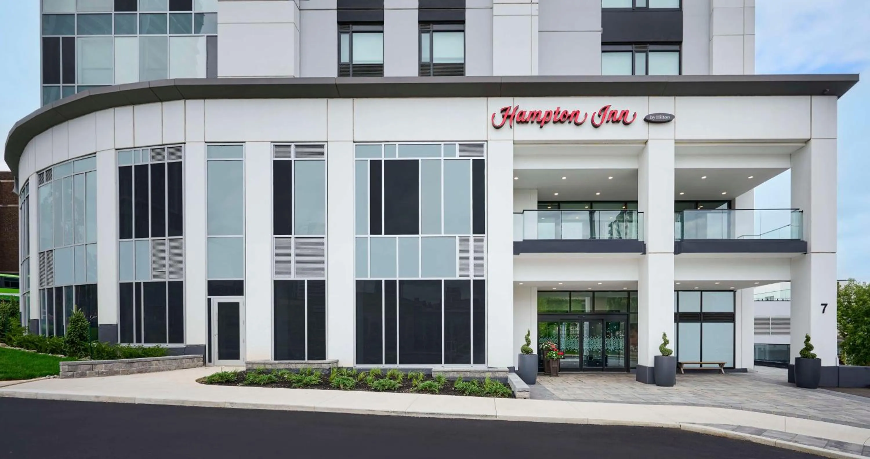 Property building in Hampton Inn By Hilton Hamilton