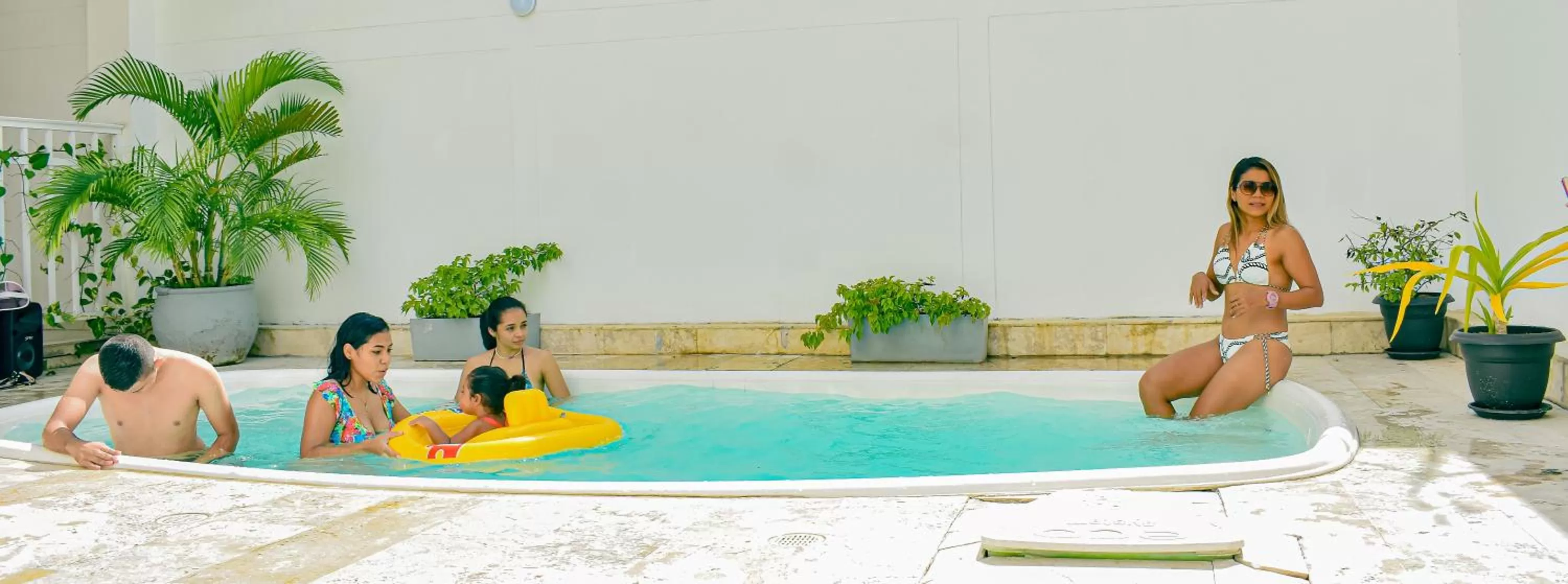 Swimming pool in Hotel Isla Capri