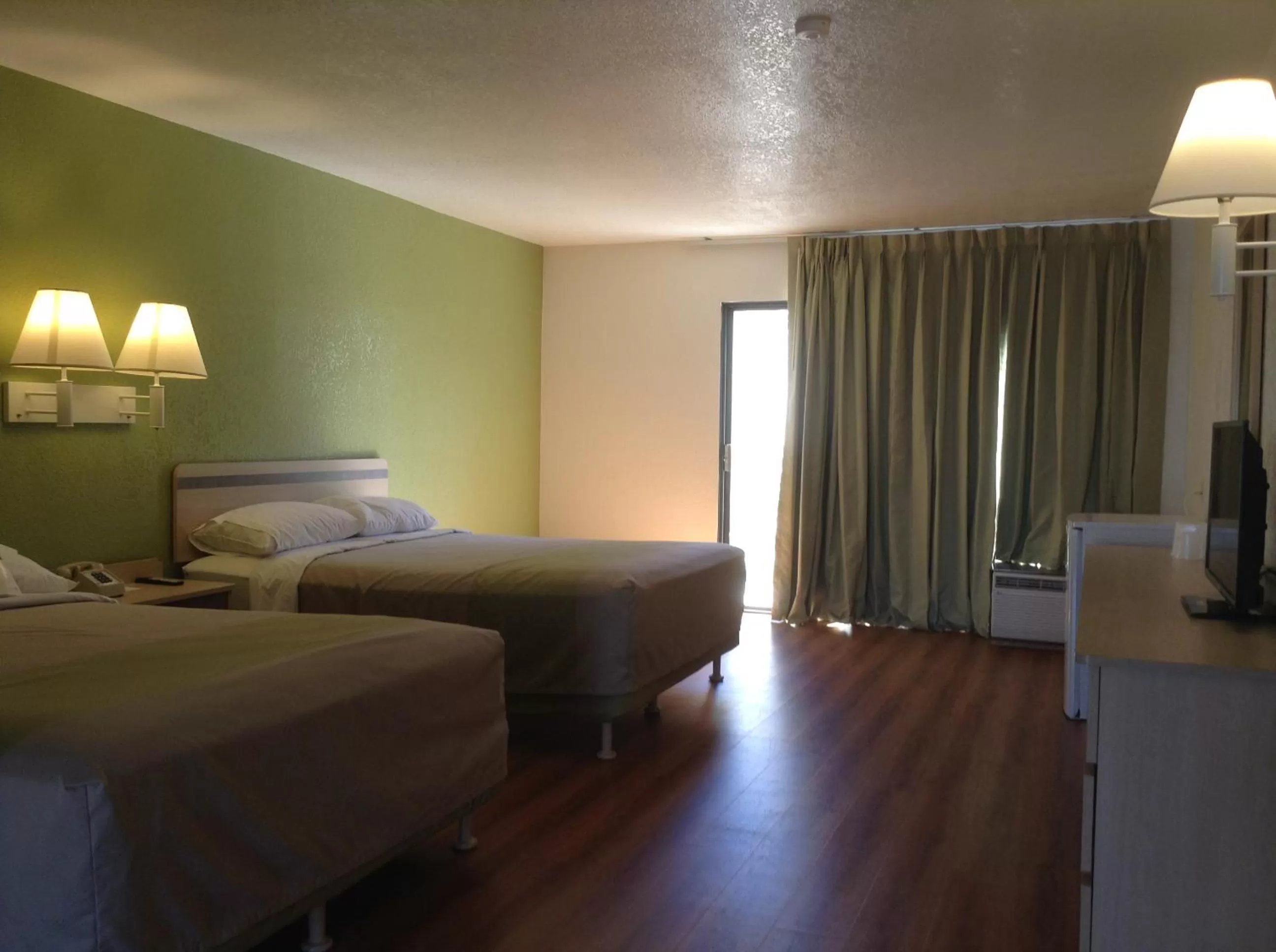 Bedroom, Bed in Motel 6 Hemet