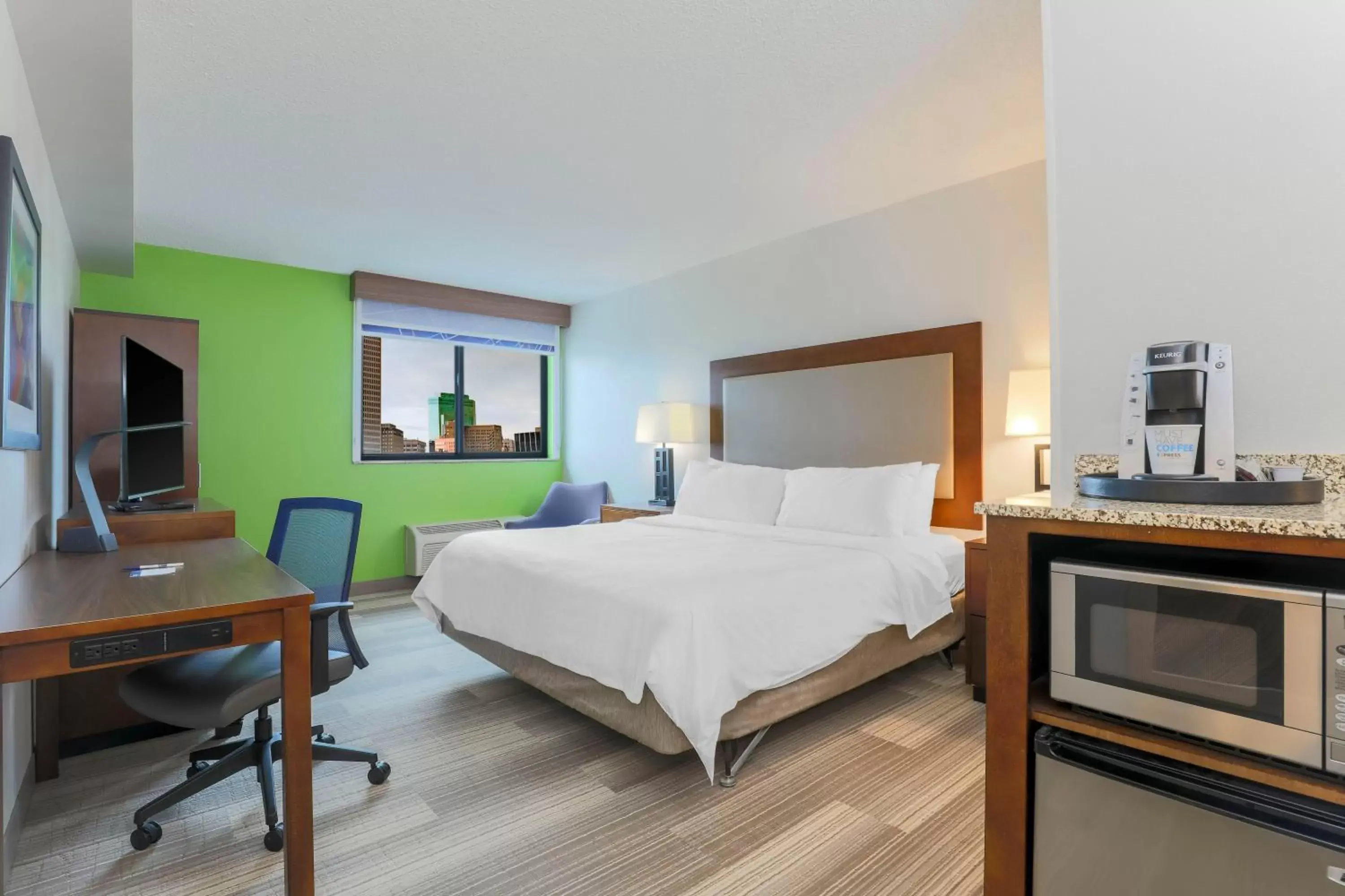 Standard King Room with Tub and Premium View - Mobility Accessible in Holiday Inn Express & Suites Fort Worth Downtown by IHG Standard King Room with Tub and Premium View - Mobility Accessible in Holiday Inn Express & Suites Fort Worth Downtown by IHG