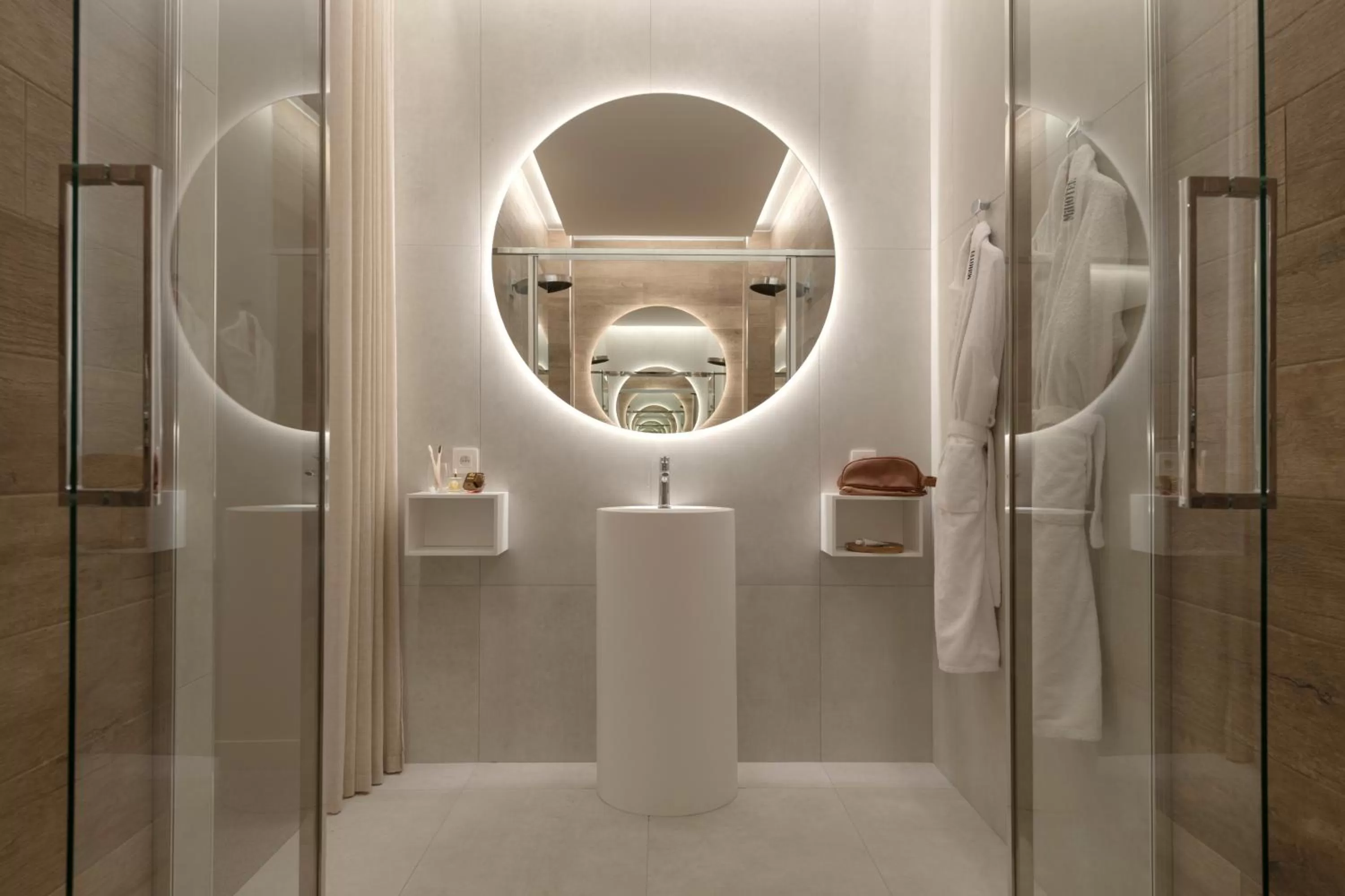 Shower, Bathroom in MiHotel Sala