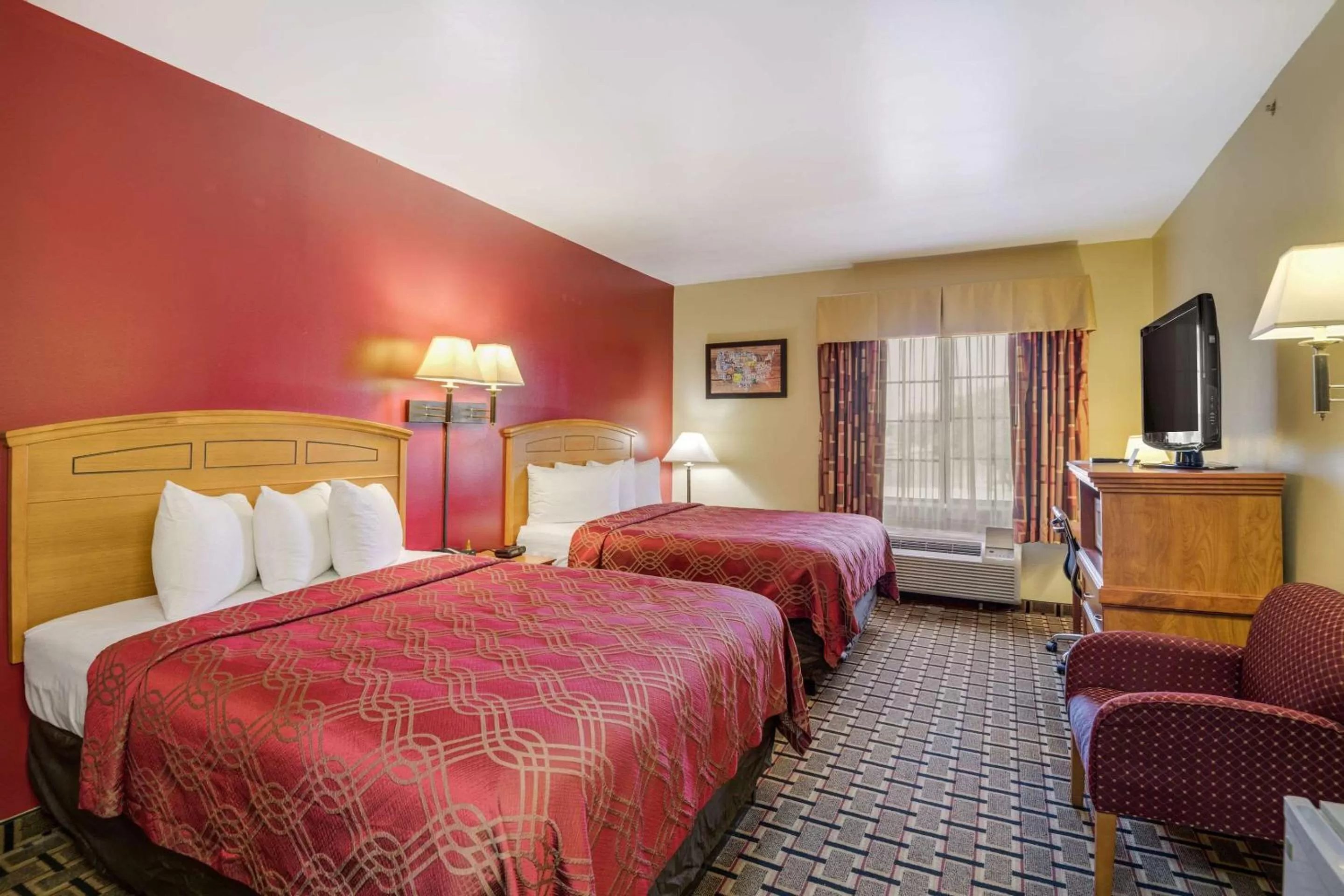 Photo of the whole room, Bed in Econo Lodge Lubbock I-27