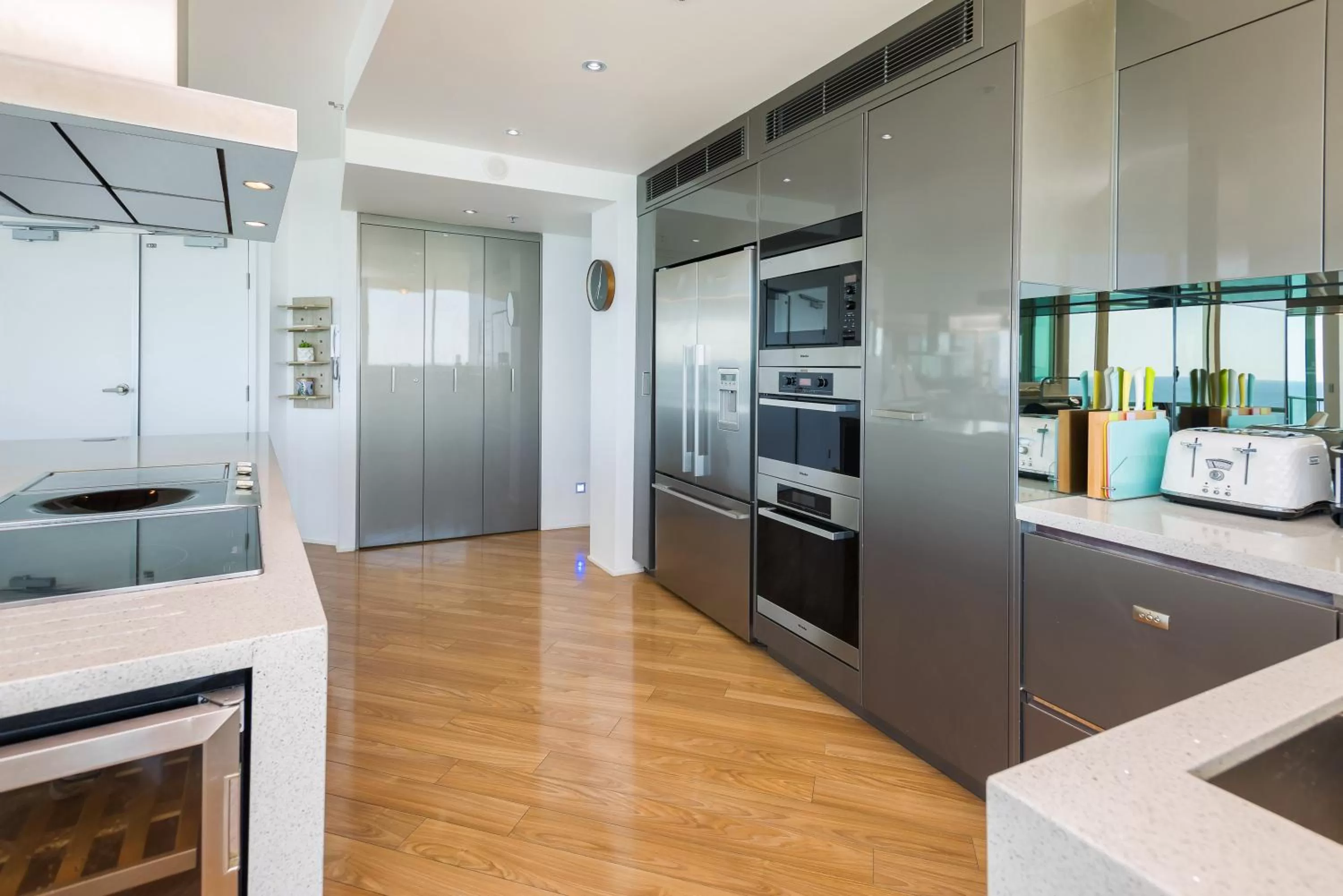 Kitchen or kitchenette in The Waterford on Main Beach