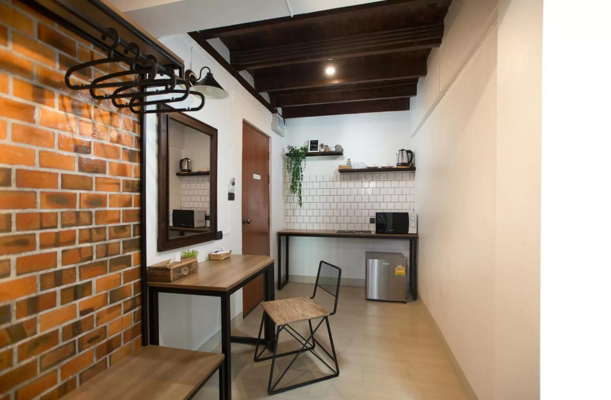 Kitchen or kitchenette in The Old City Wall Inn