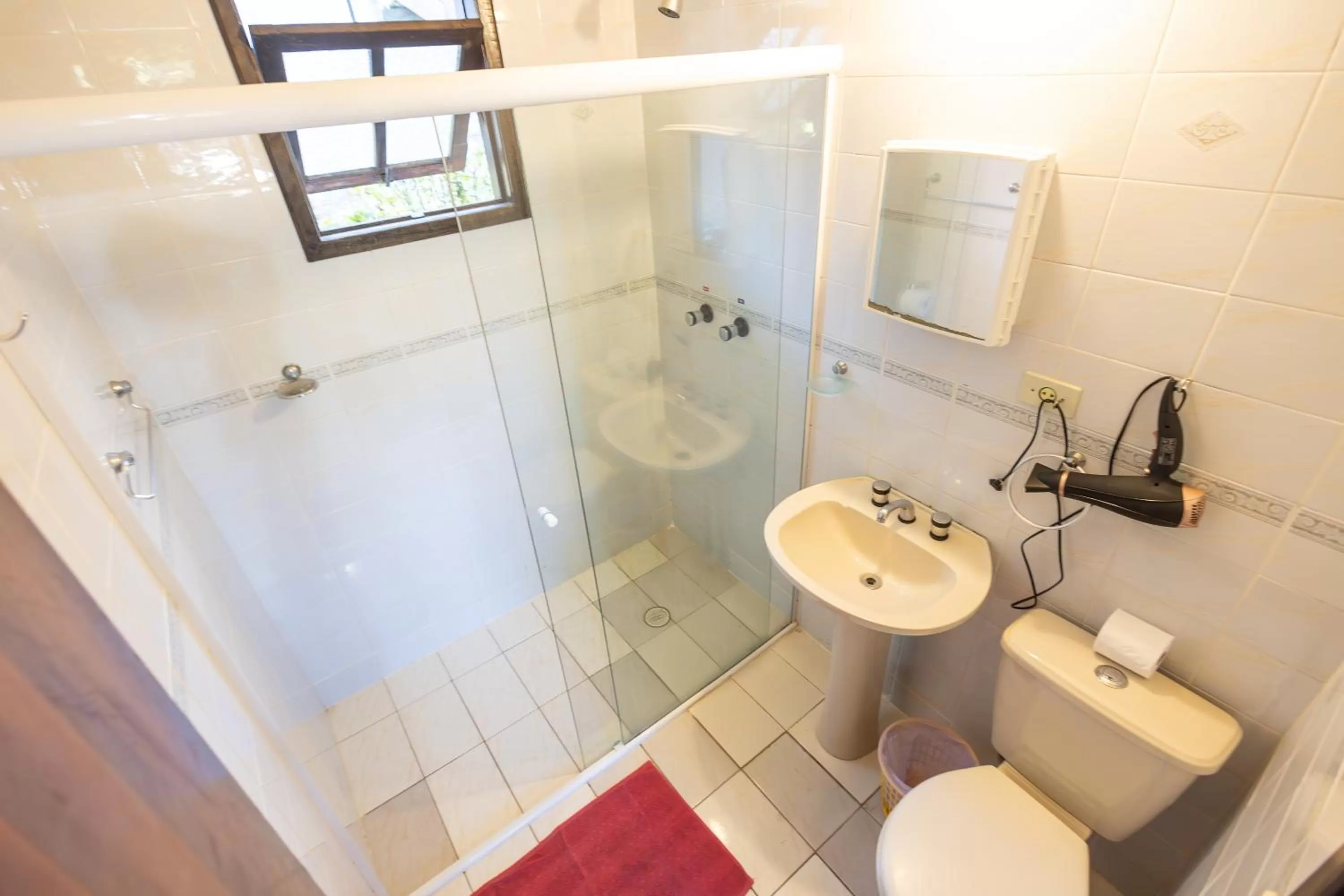 Bathroom in Chalés 3 Pinheiros