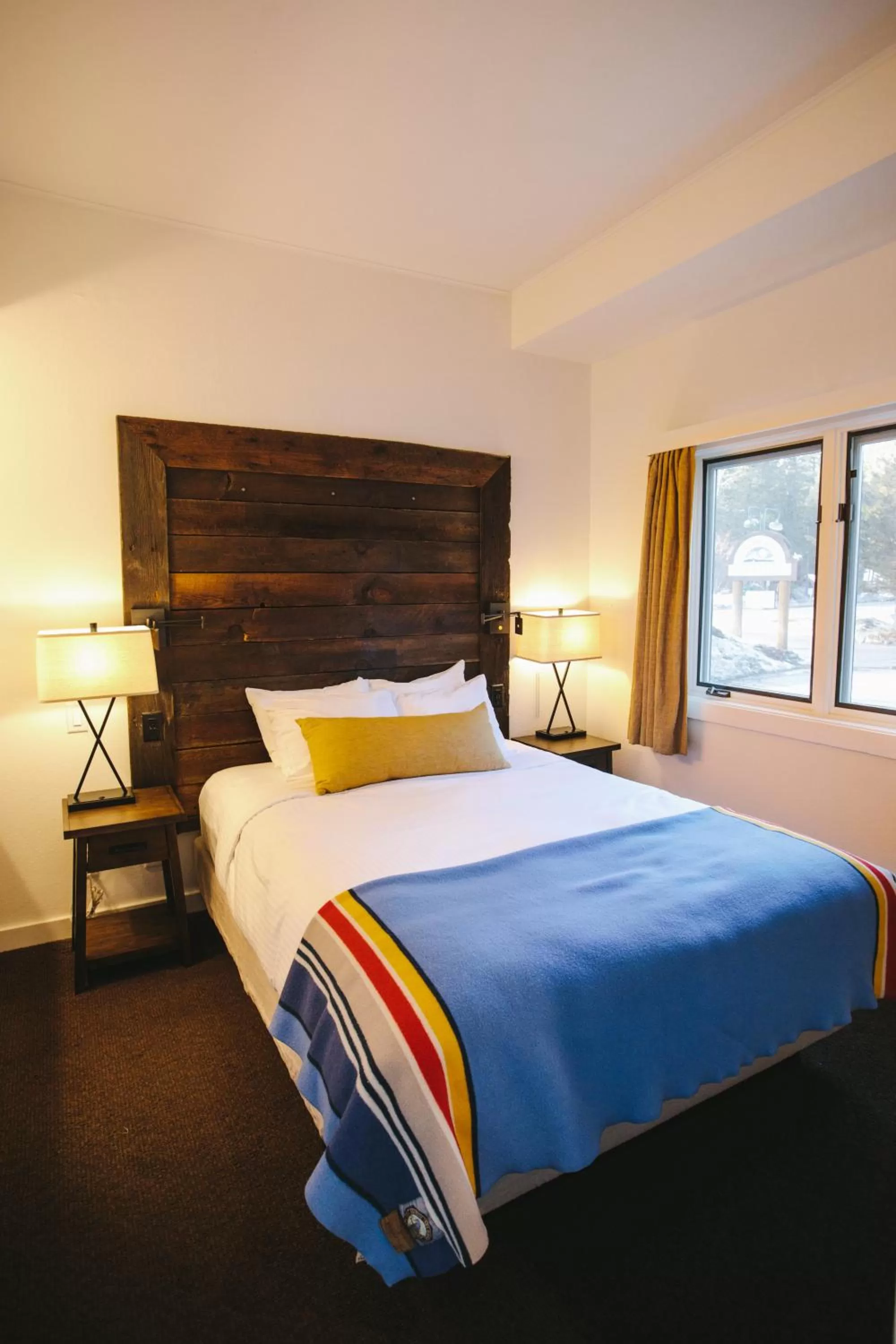 Bed in Sunnyside Resort and Lodge