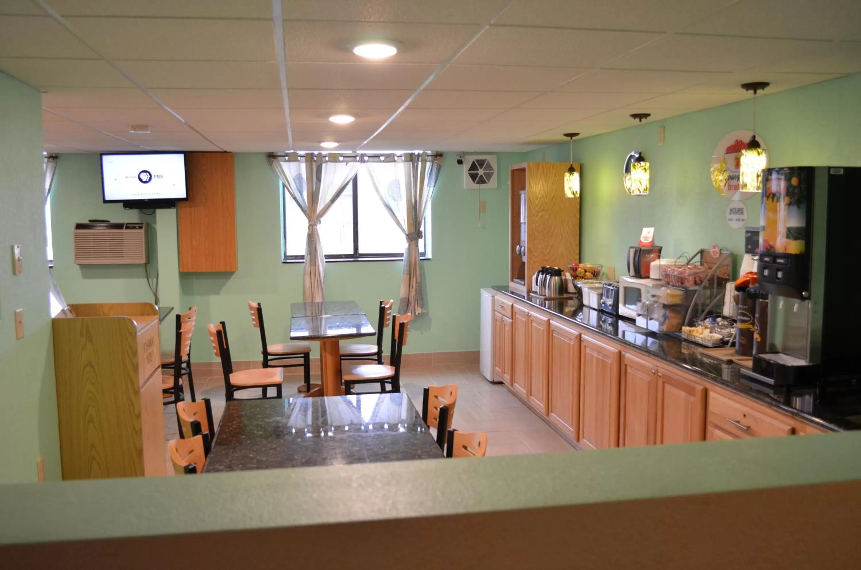 Breakfast in Super 8 by Wyndham Devils Lake