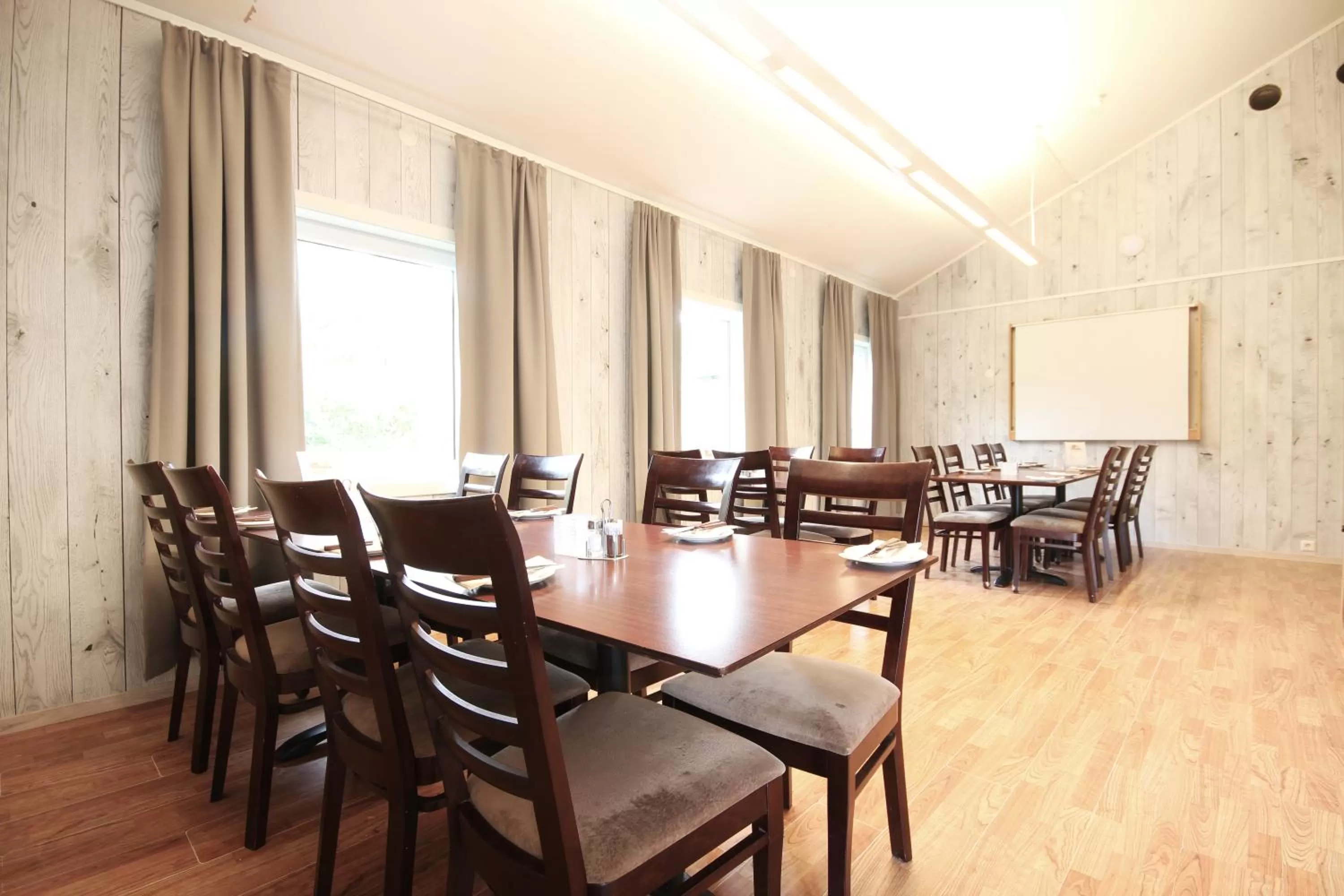 Meeting/conference room, Restaurant/Places to Eat in Napoli Resturant & Hotell AS