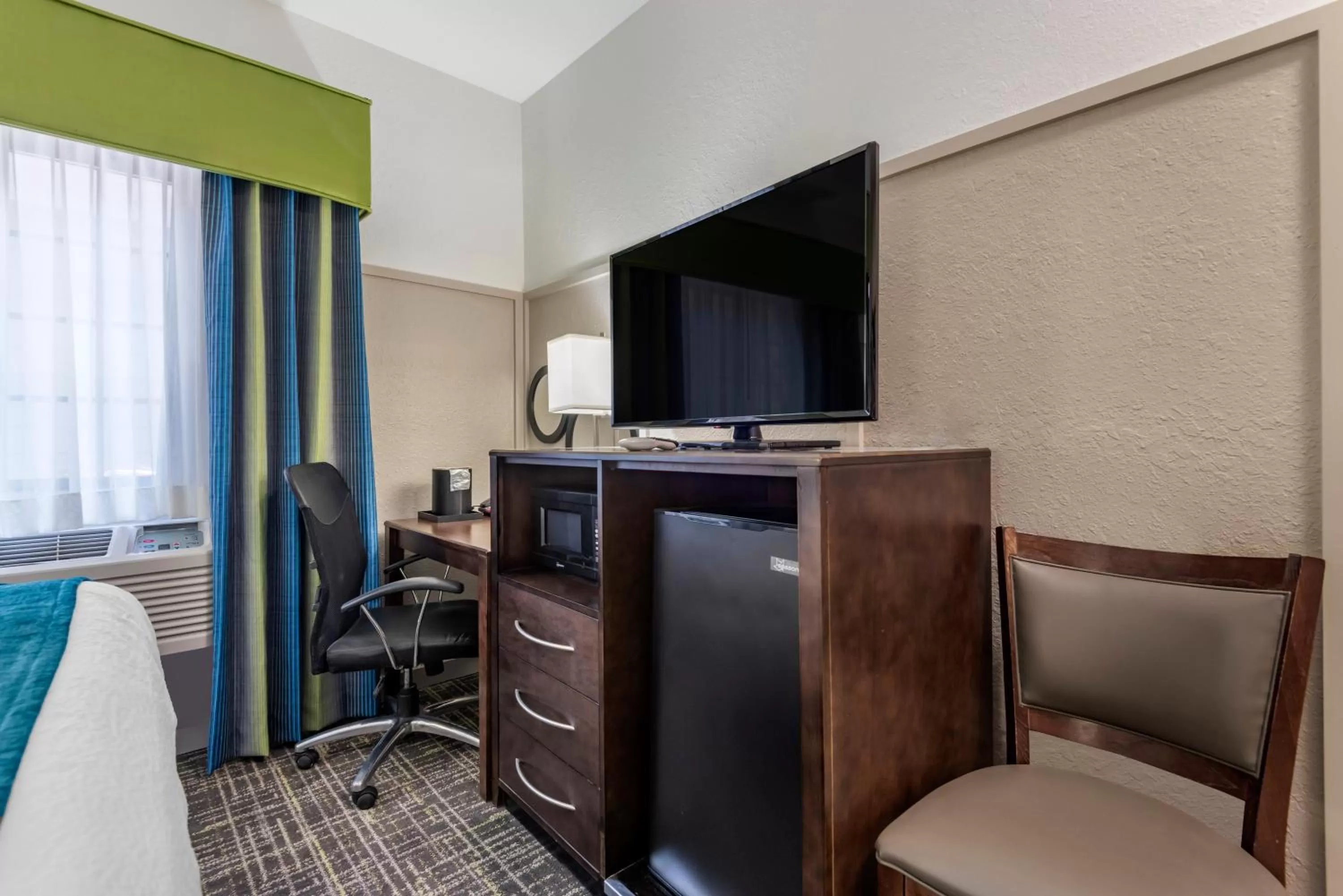 TV and multimedia, Bed in The Freeport Hotel, an Ascend Collection Hotel