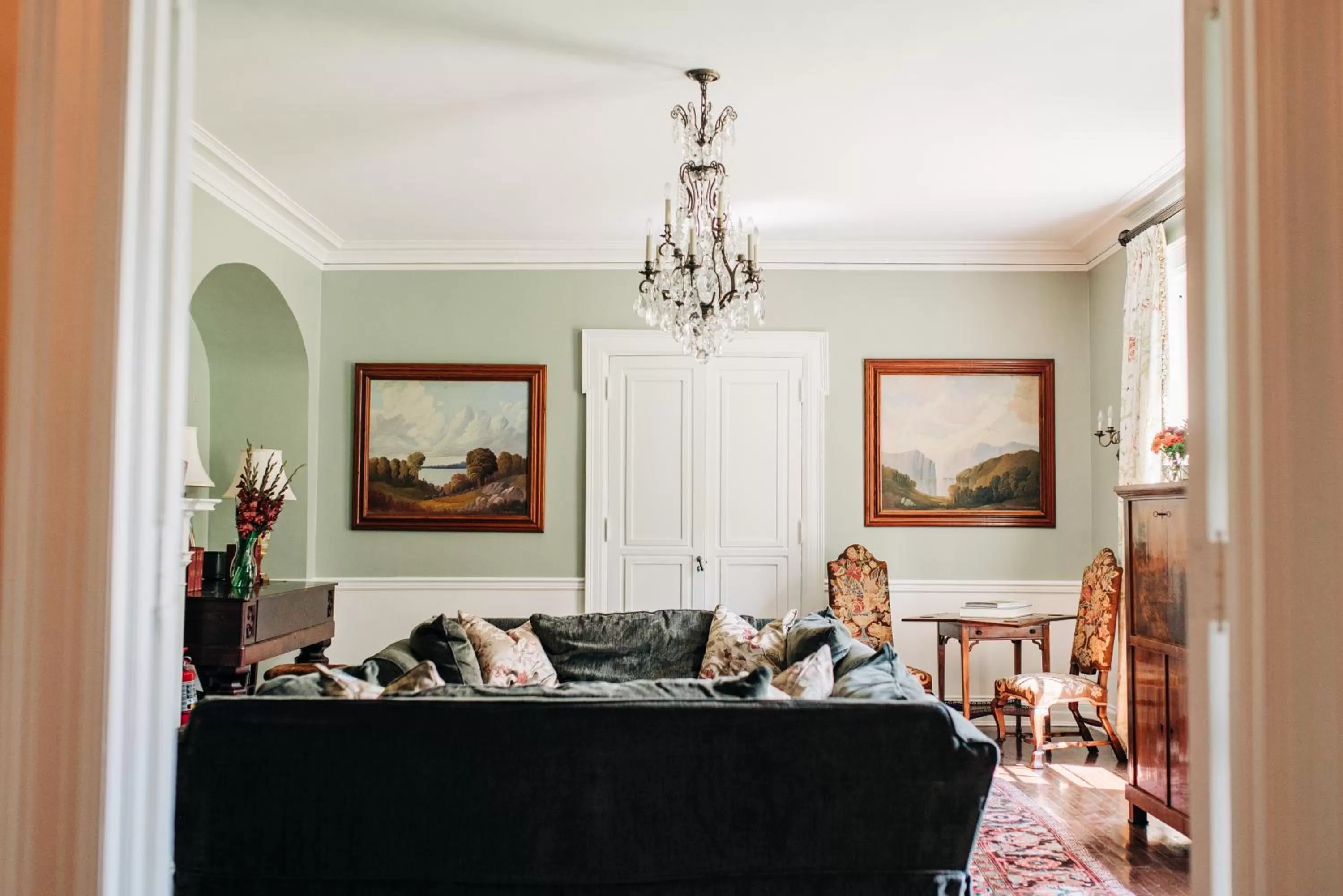 Living room in Benn Conger Inn