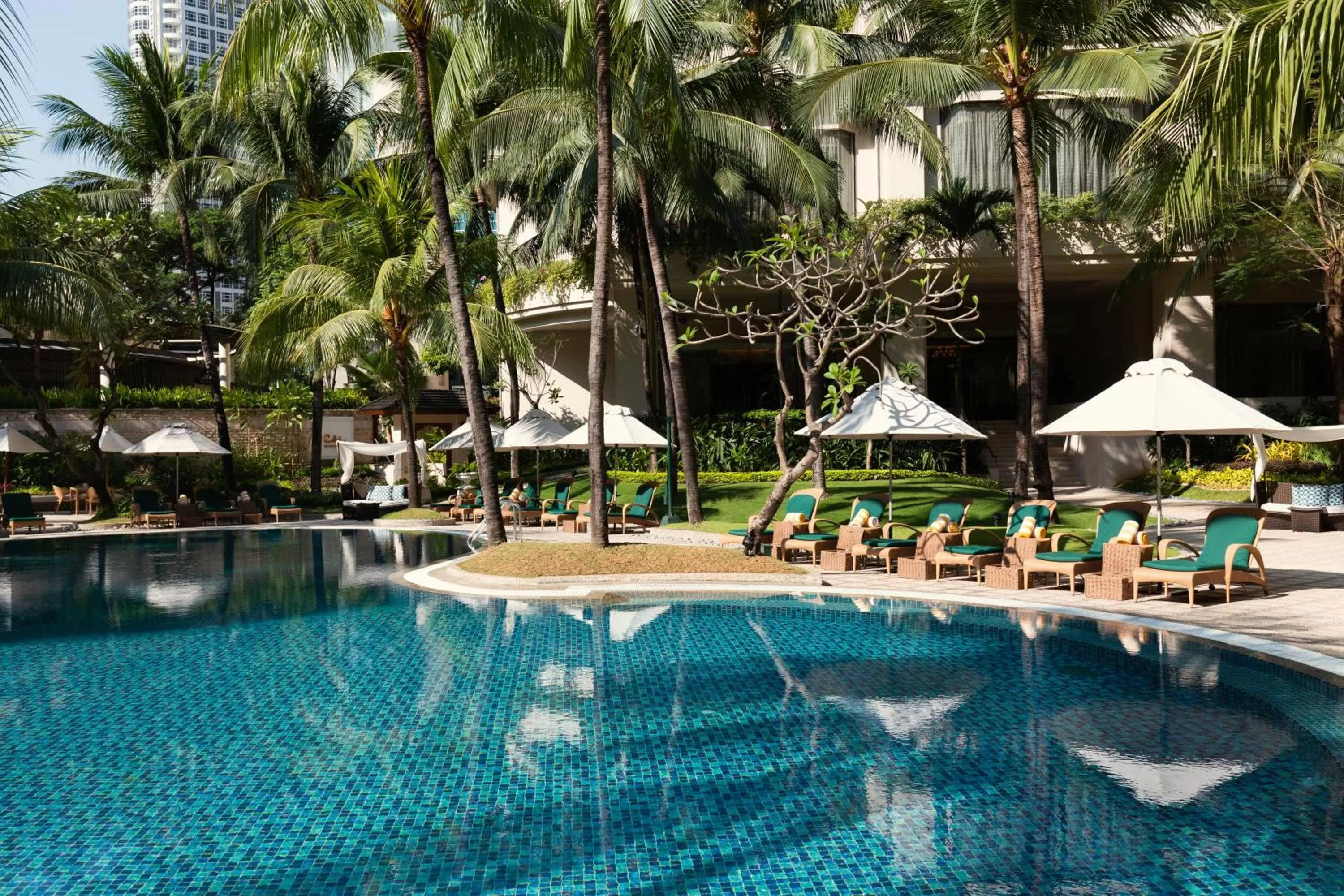 Garden view in Edsa Shangri-La, Manila