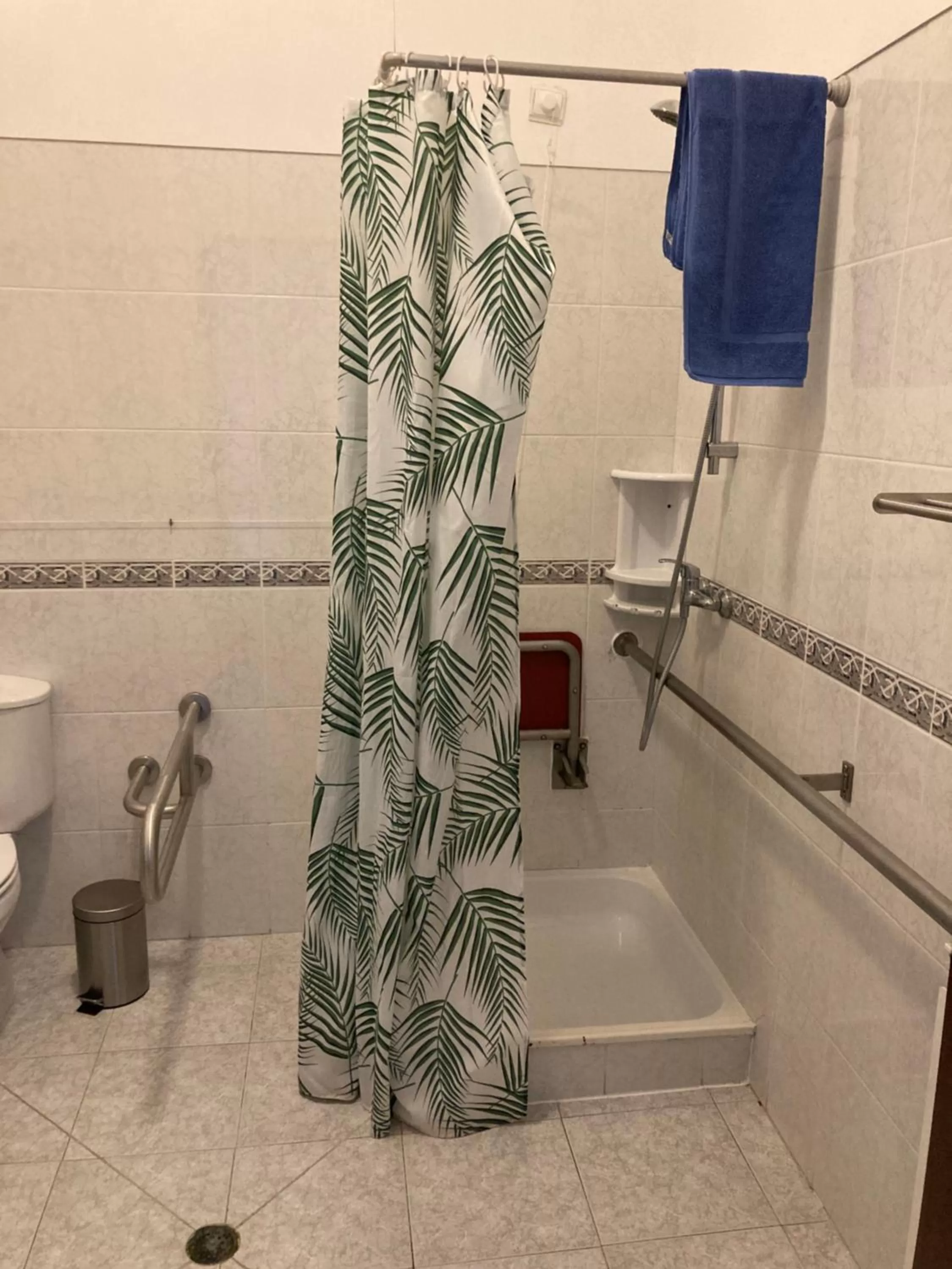 Shower in Hotel Jardim Oudinot "MyWay Kite&Surf"