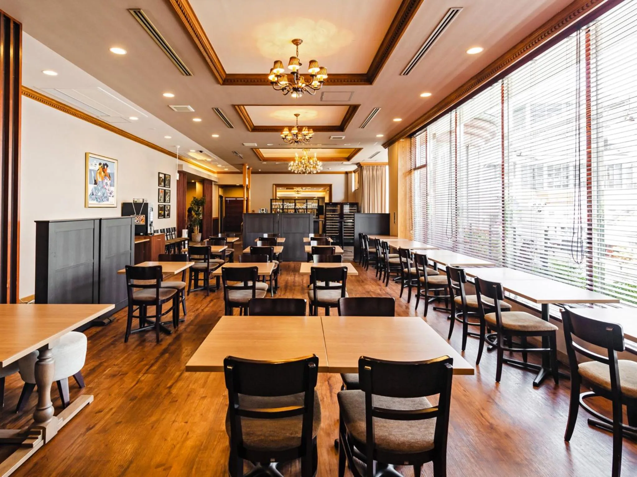 Restaurant/places to eat in Hotel Azat Naha