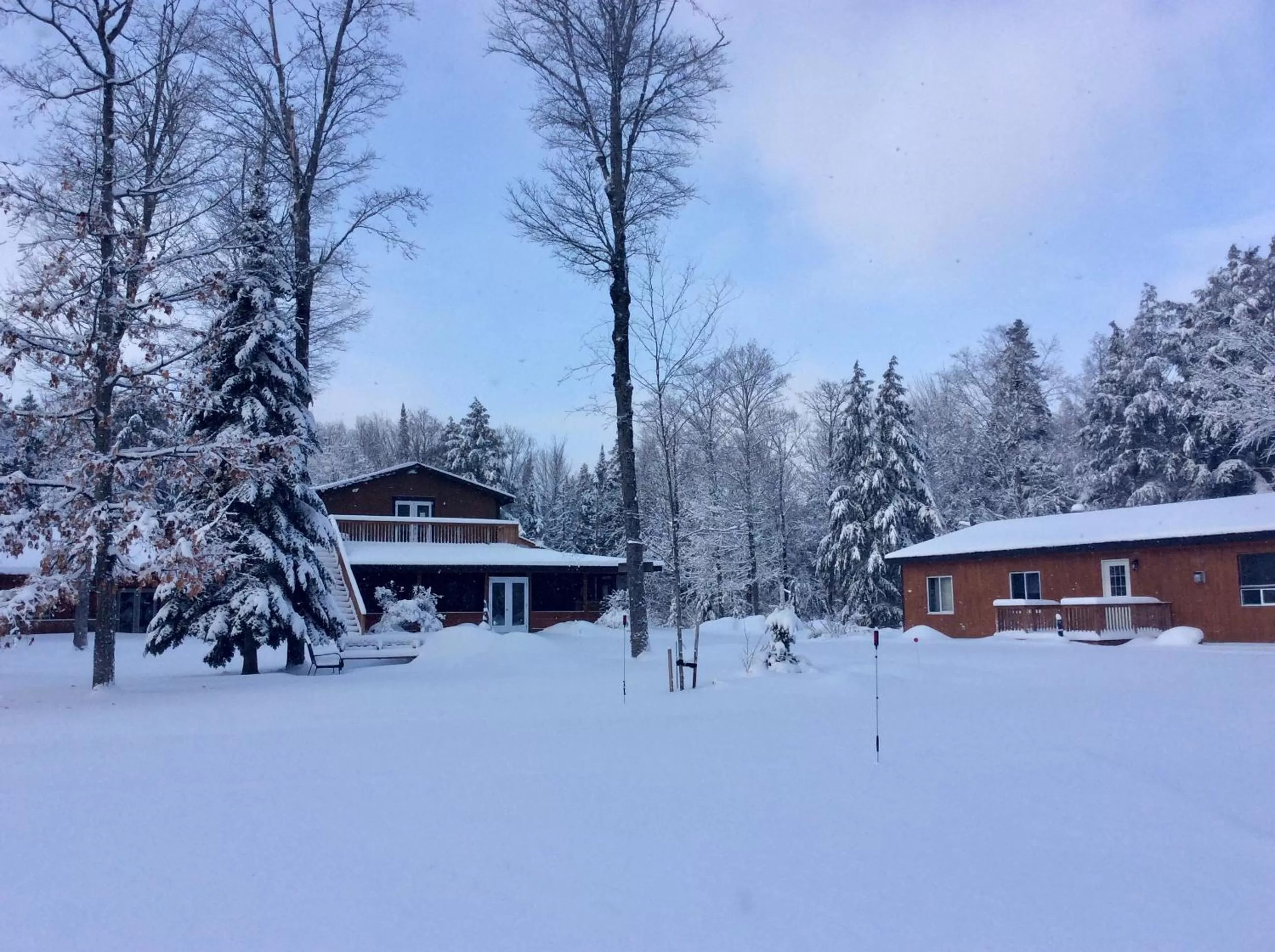 Facade/entrance in Madawaska Lodge