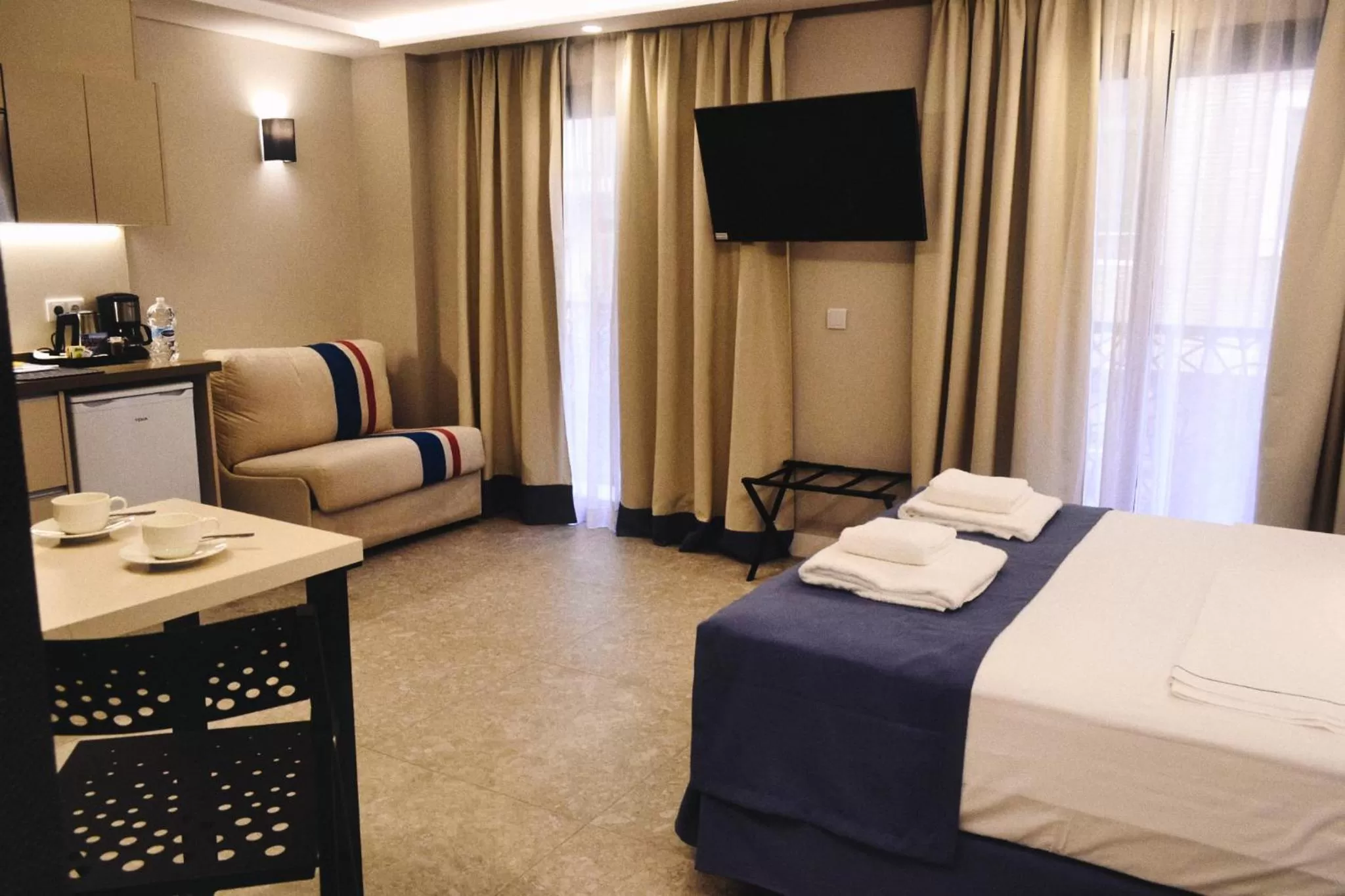 Photo of the whole room, Bed in Posidonia Aparthotel