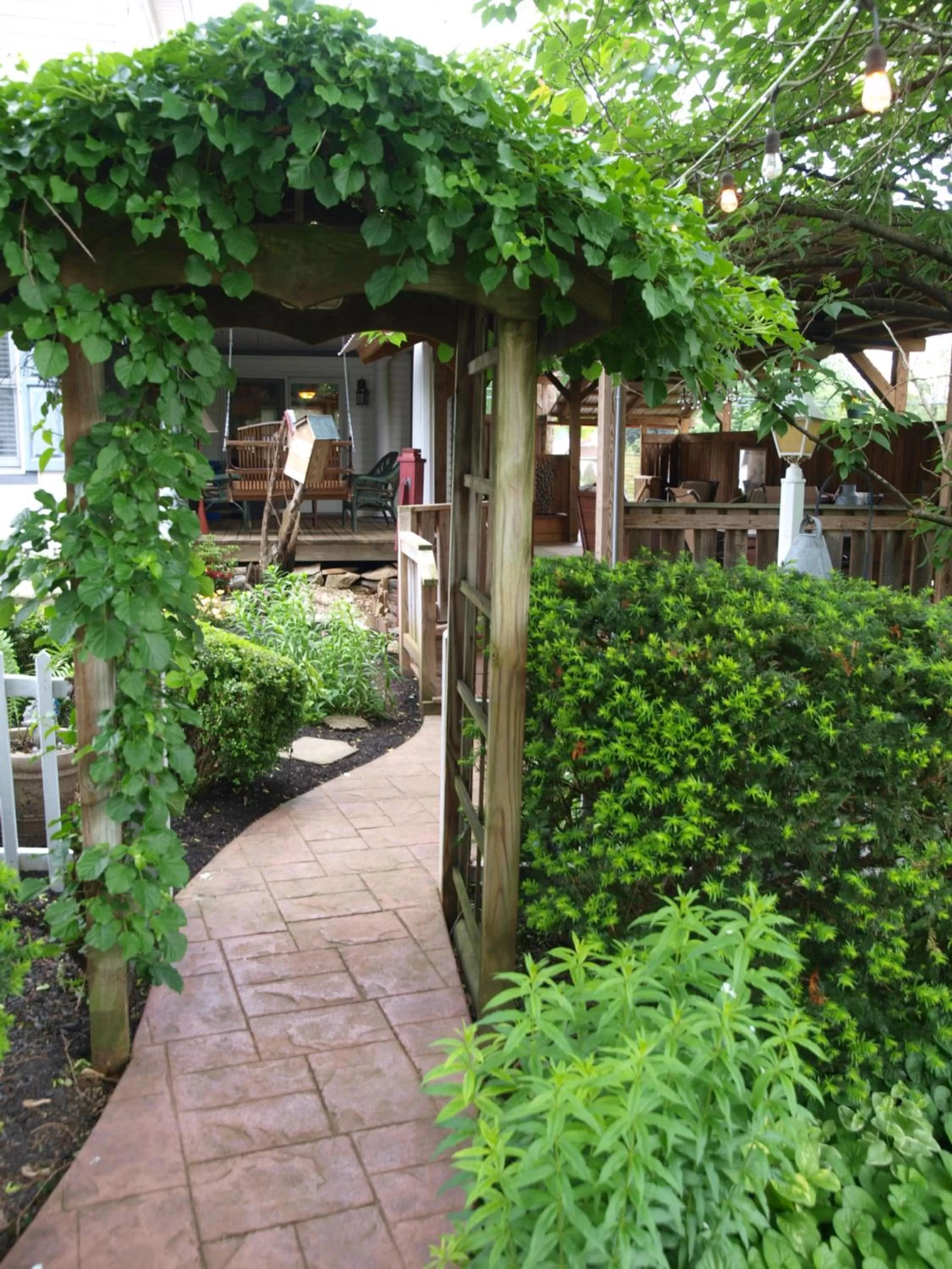 Garden in 1825 Inn Bed and Breakfast