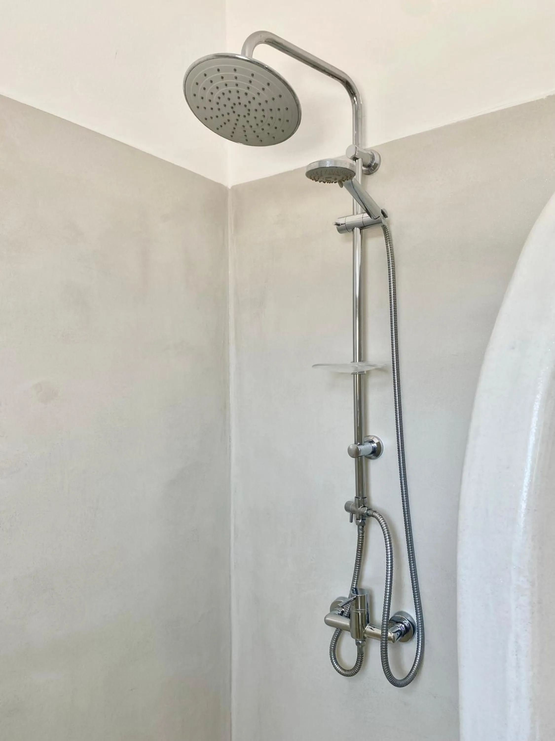 Shower in Fikas Hotel