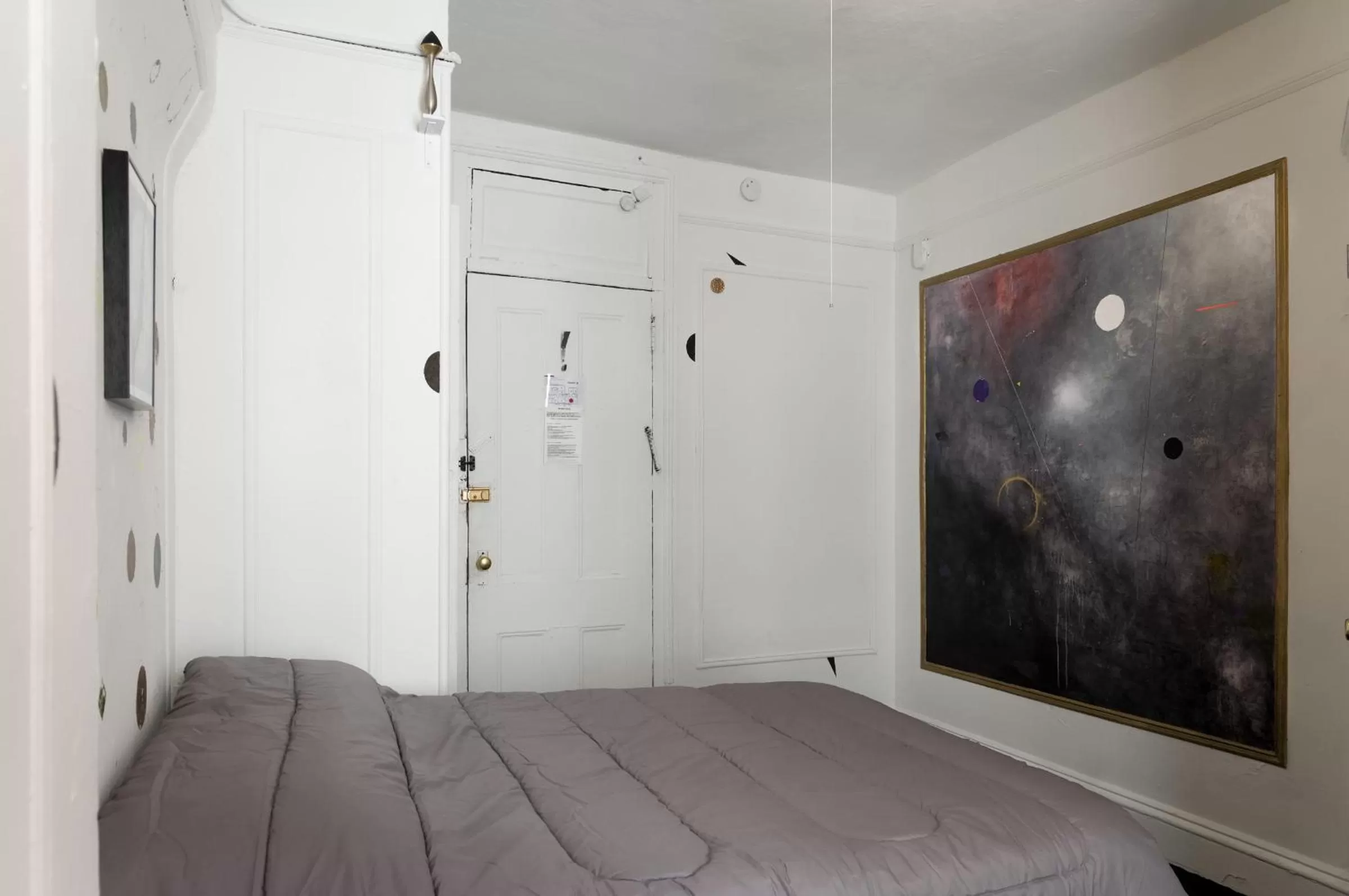 Bed in Carlton Arms Hotel