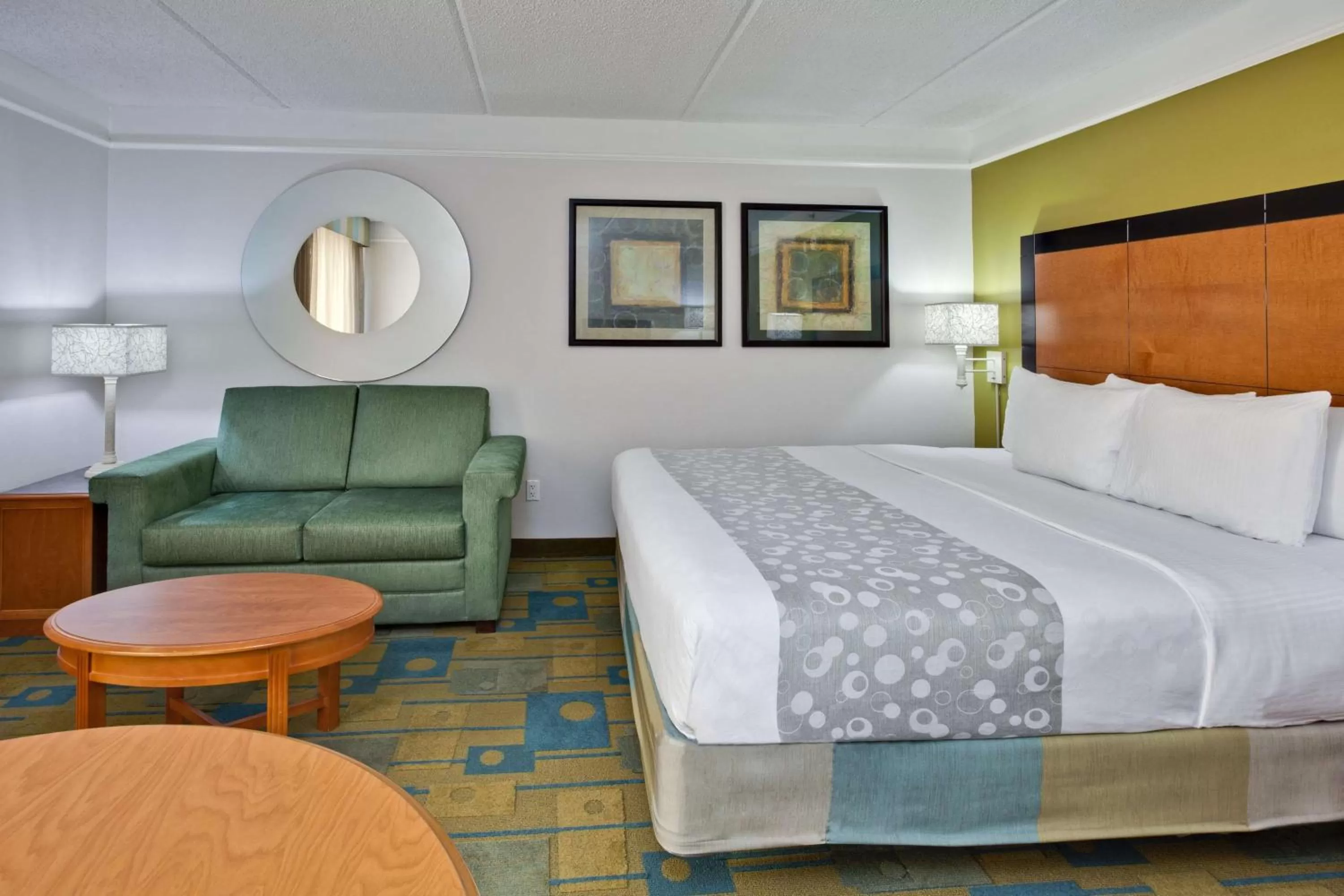 Photo of the whole room, Bed in La Quinta by Wyndham Ft. Lauderdale Airport