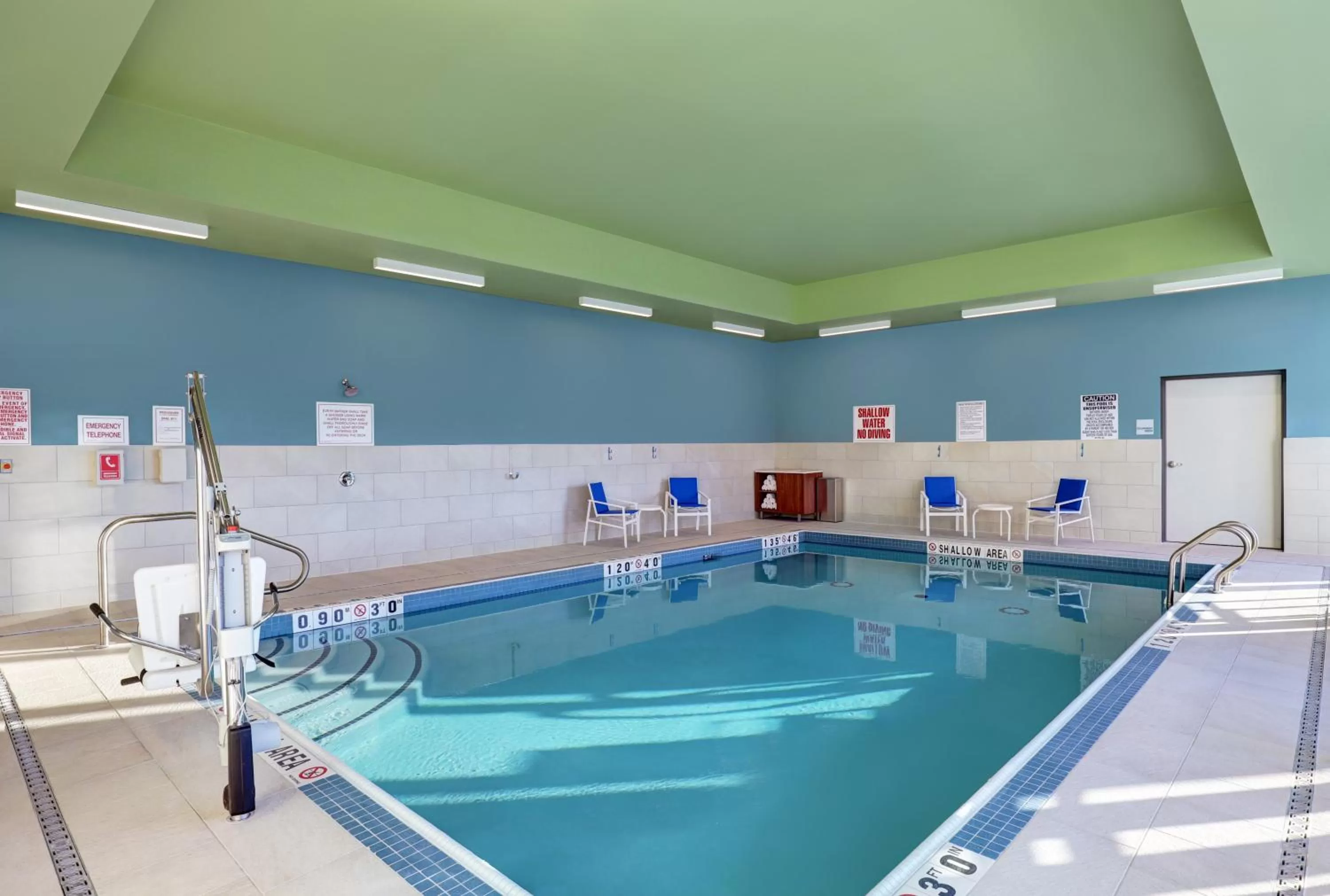 Swimming pool in Candlewood Suites - Kingston West by IHG