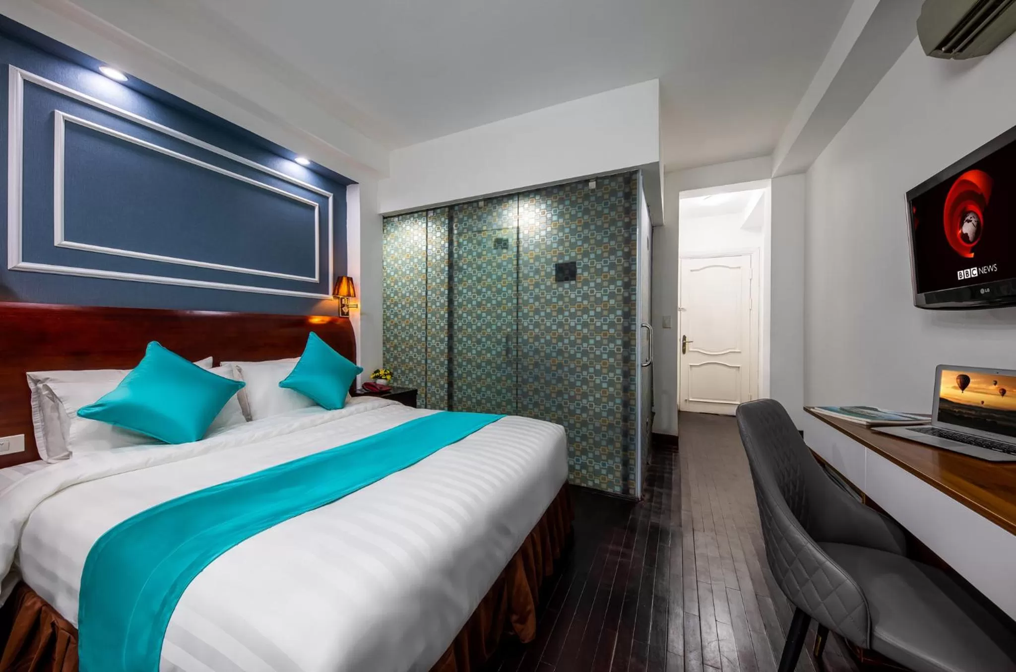 Bed in Hanoi Sisters Boutique Hotel & Spa & Travel