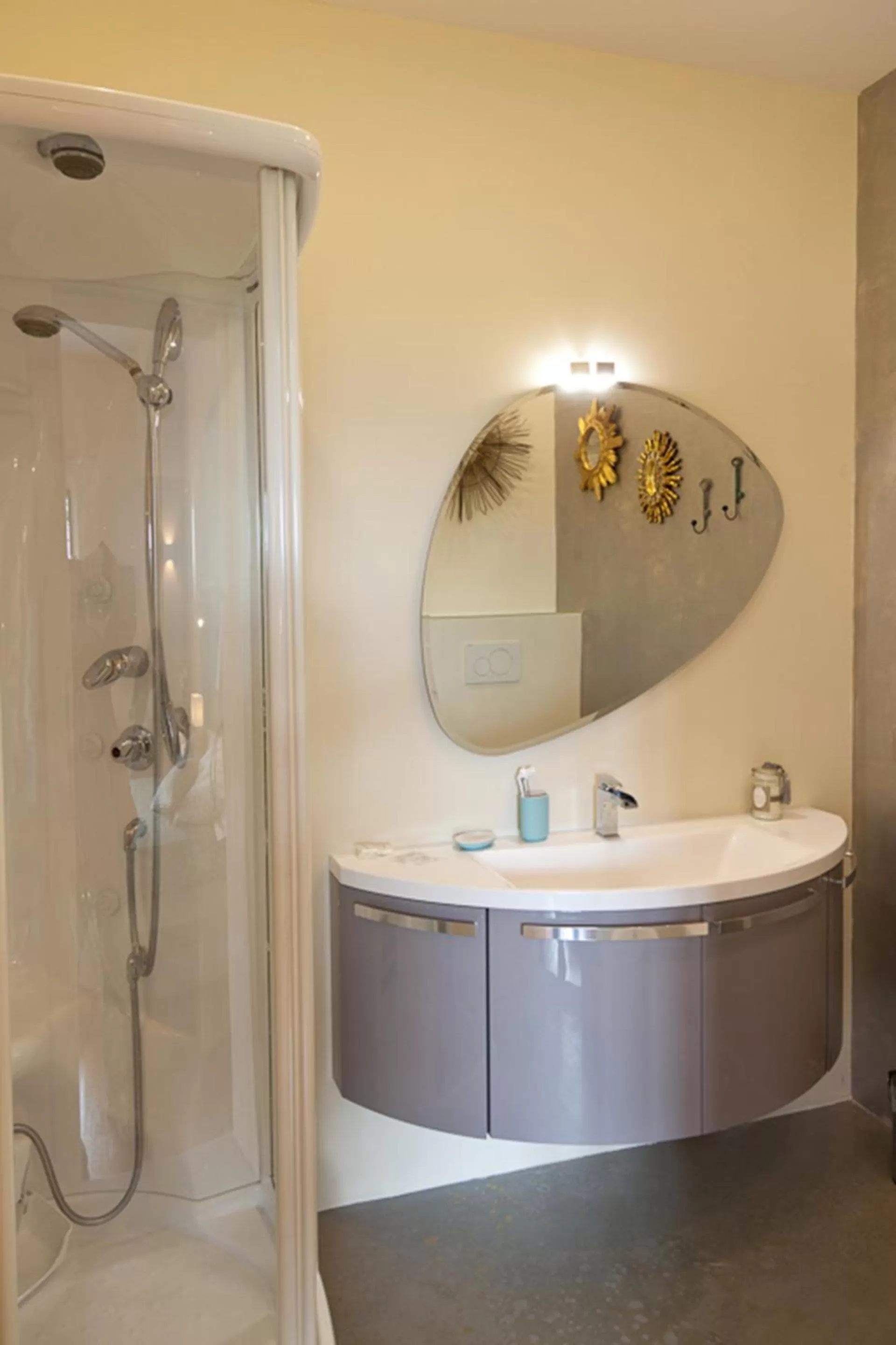 Shower in Relais Montemaggiore