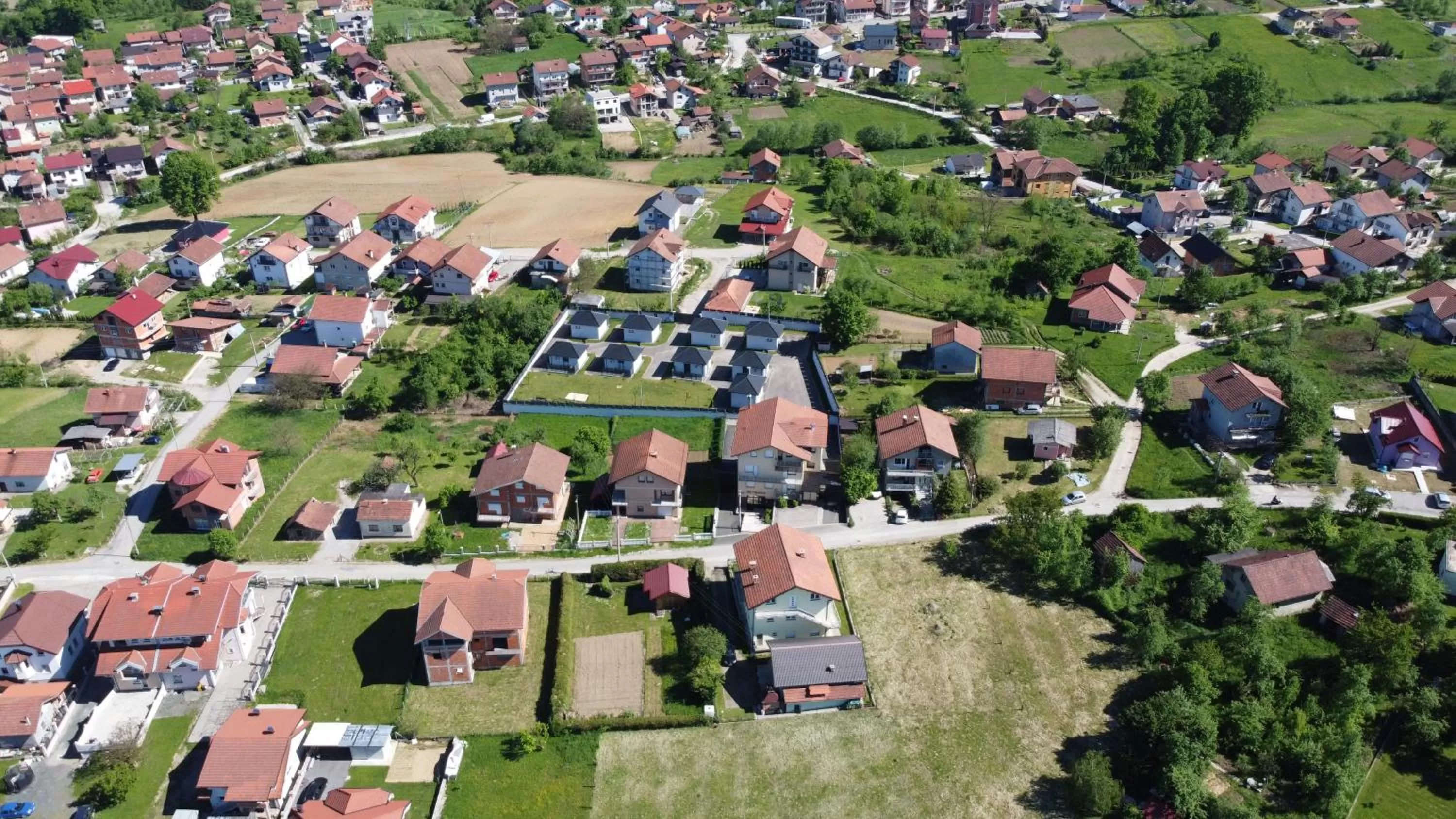 Property building, Bird's-eye View in Apartmani i Bungalovi TROJKA