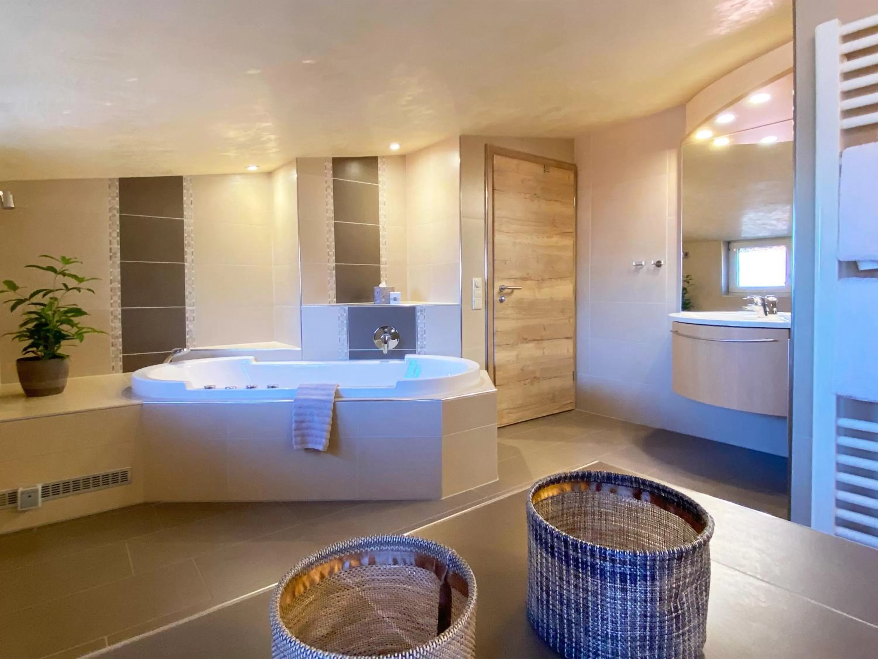 Bathroom, Bed in OlfenLodge