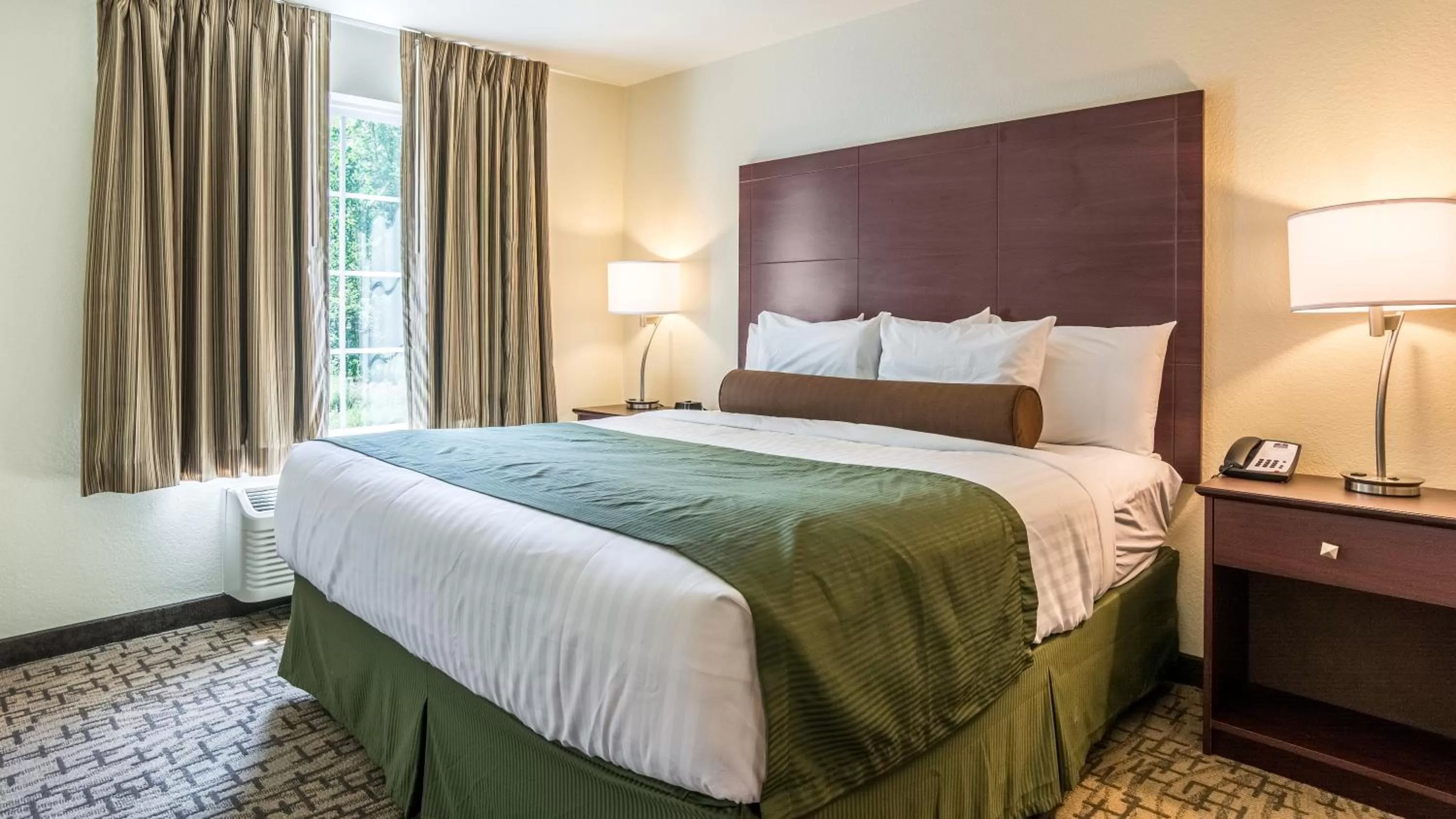 Bed in Cobblestone Hotel & Suites - Greenville