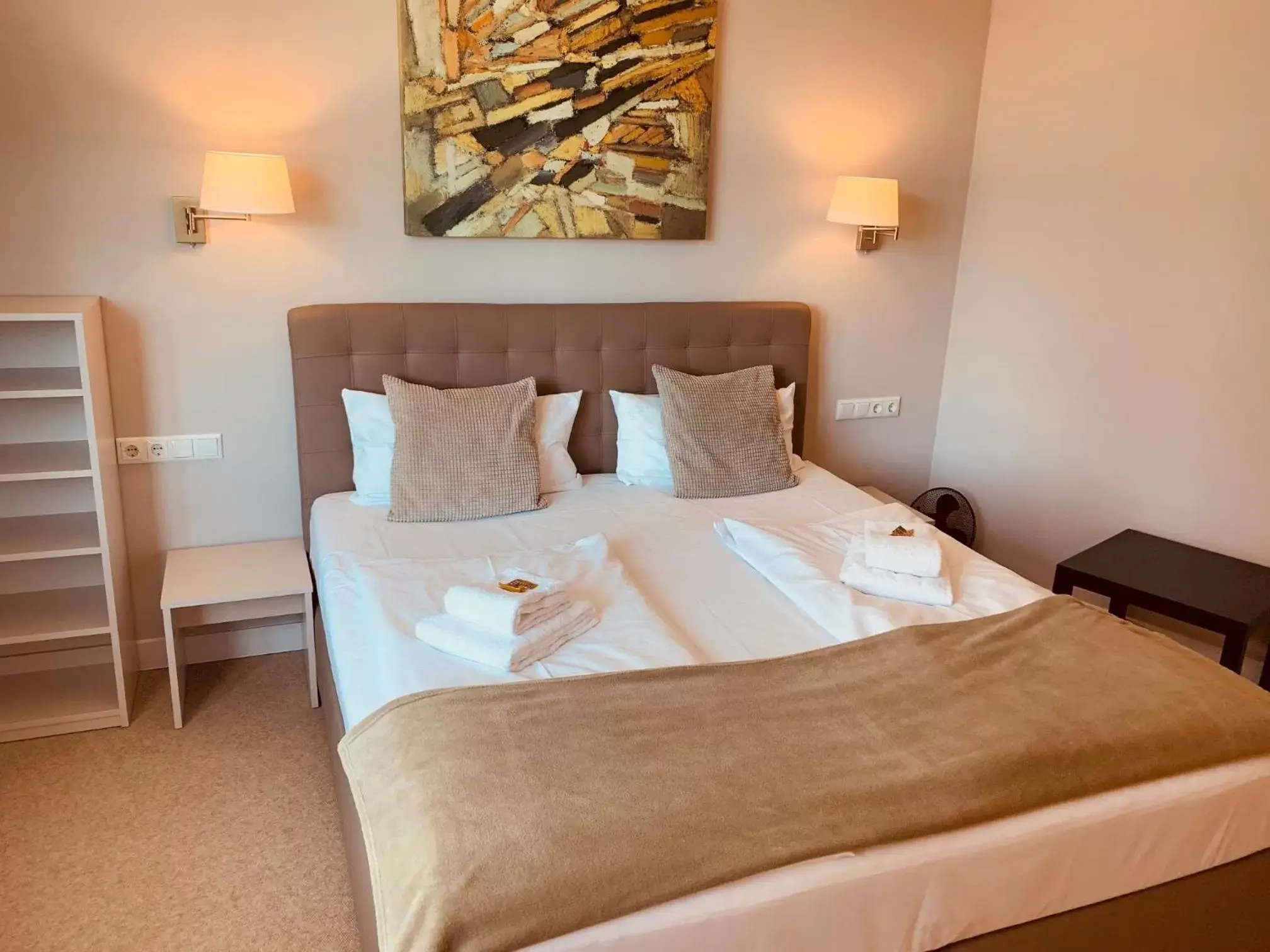 Double Room with Extra Bed in Lindenau Inn Double Room with Extra Bed in Lindenau Inn