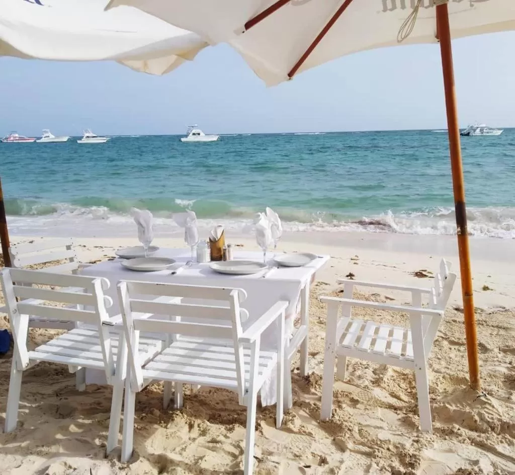 Restaurant/Places to Eat in Beach Front TGR Hotels and Resorts