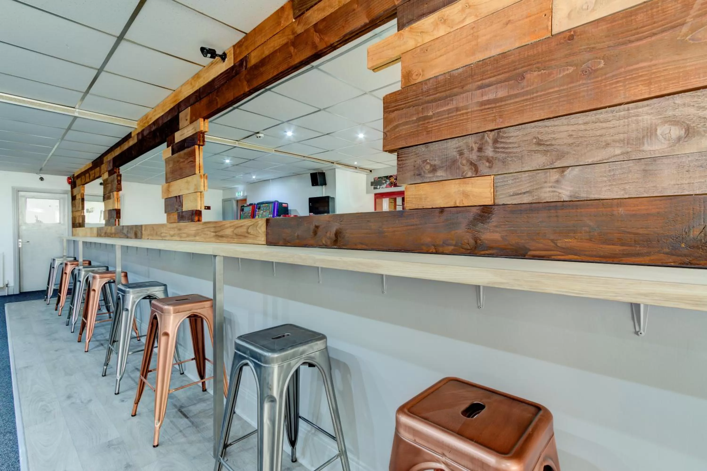 Lounge or bar in The Sandringham Court Hotel & Sports Bar-Groups Welcome here-High Speed Wi-Fi