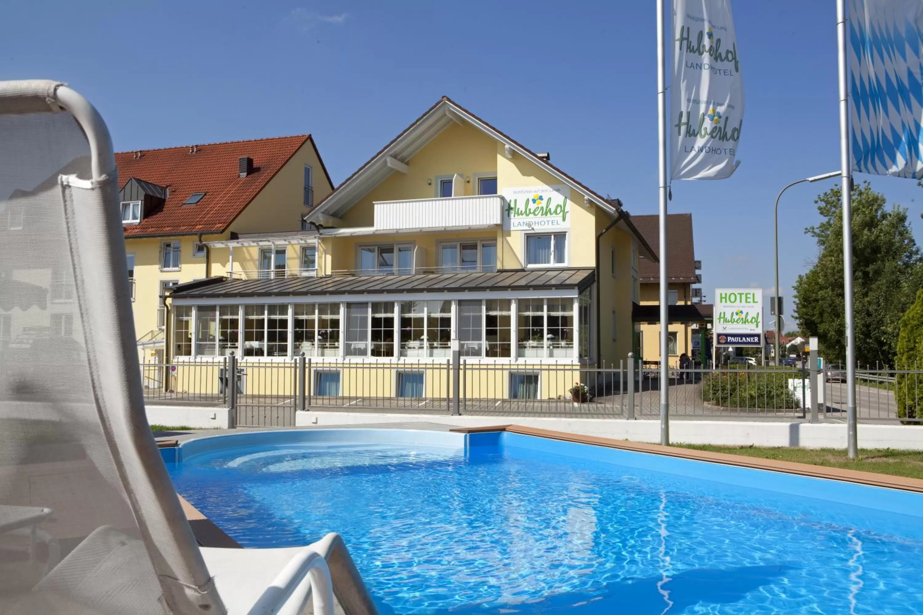 Facade/entrance in Landhotel Restaurant Huberhof Allershausen