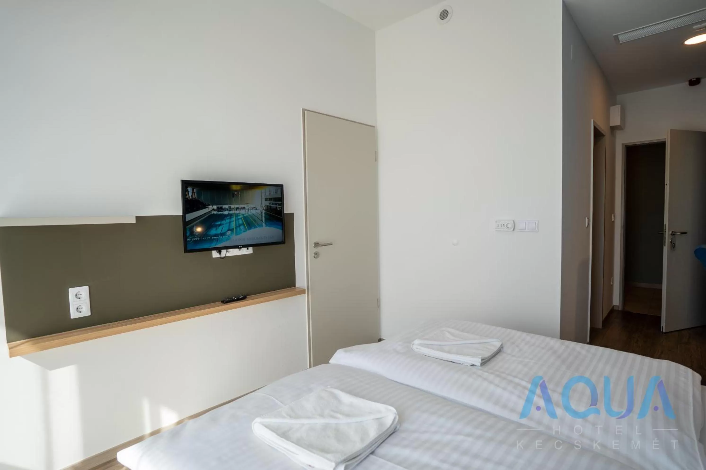 Photo of the whole room, Bed in Aqua Hotel