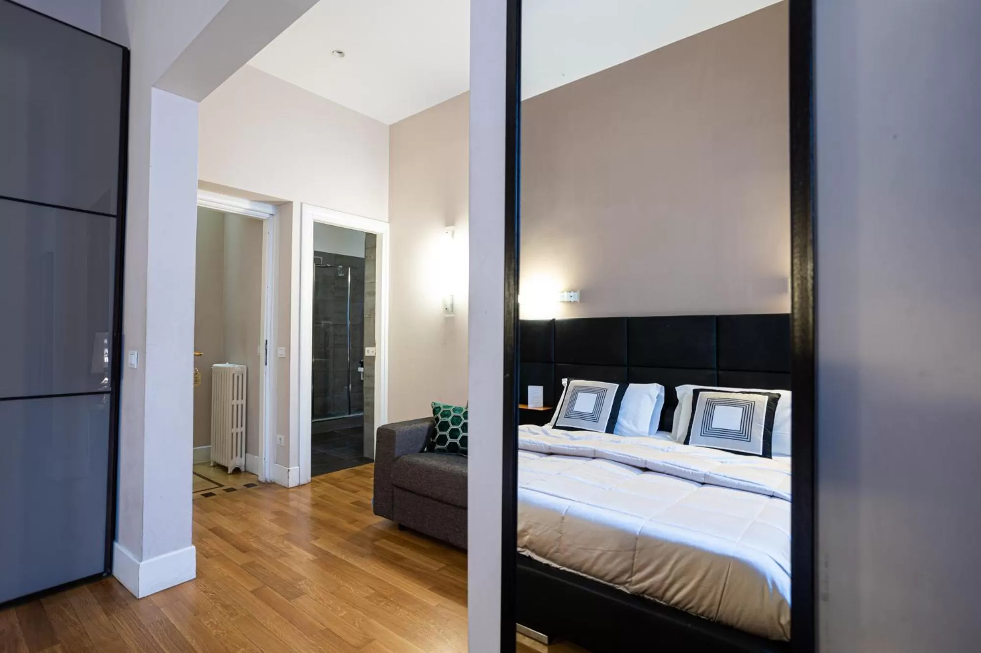 TV and multimedia, Bed in Cardilli Luxury Rooms