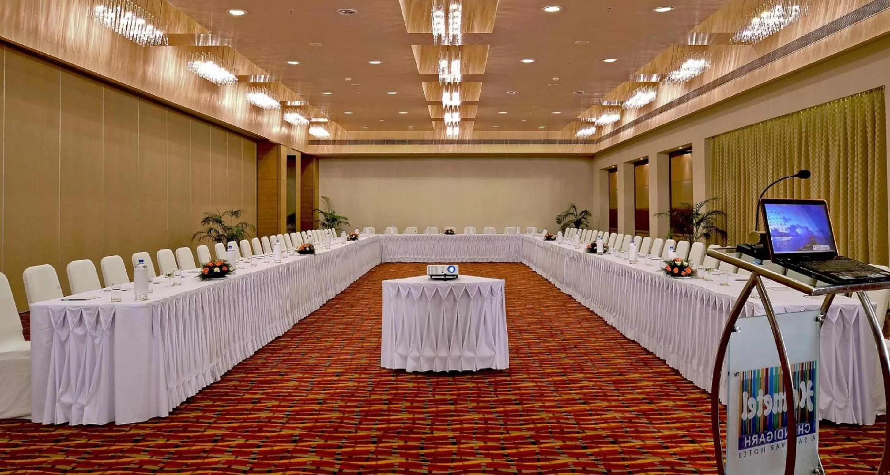 Banquet/Function facilities in Hometel Chandigarh