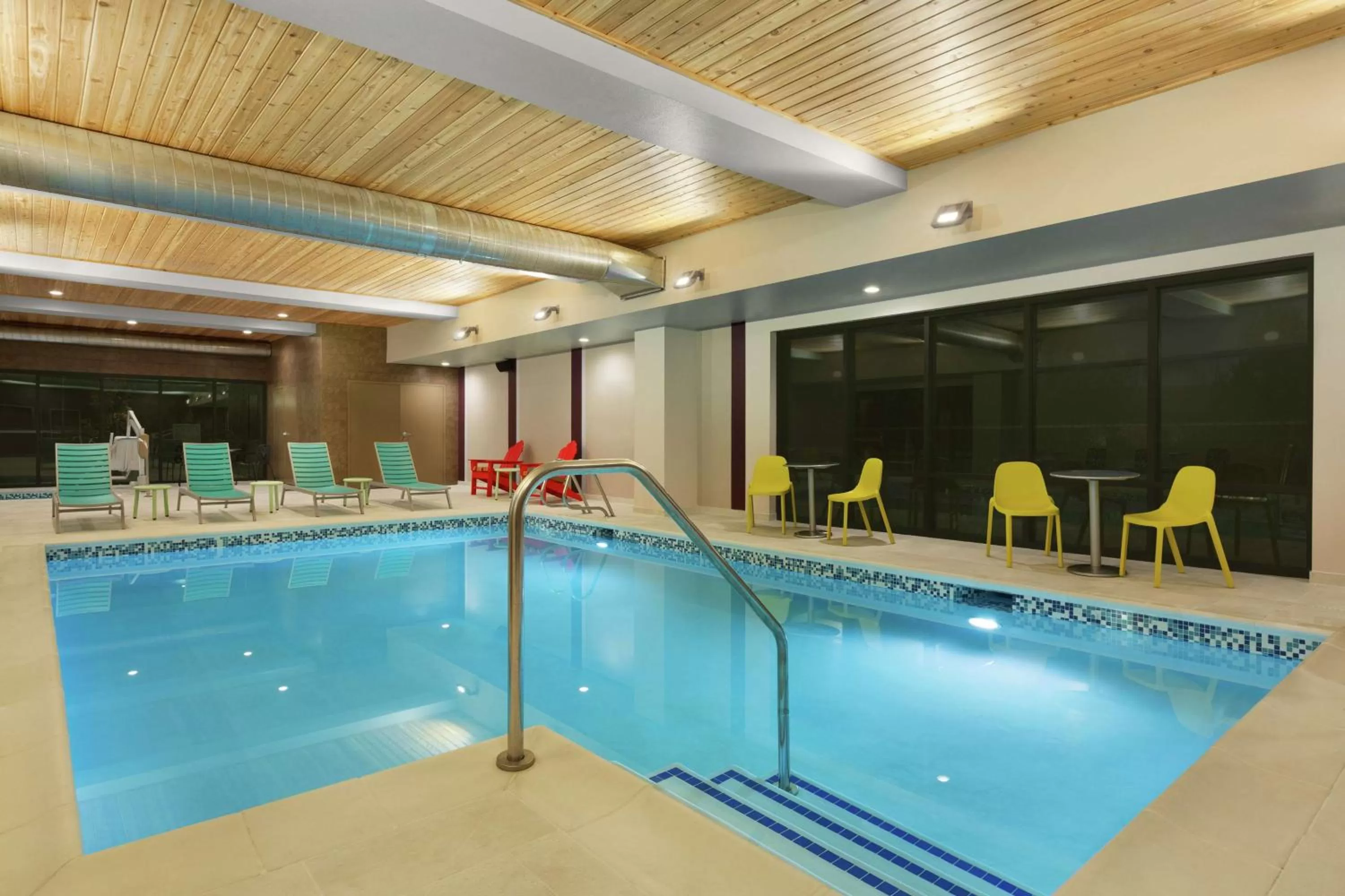 Pool view in Home2 Suites By Hilton Portland Airport