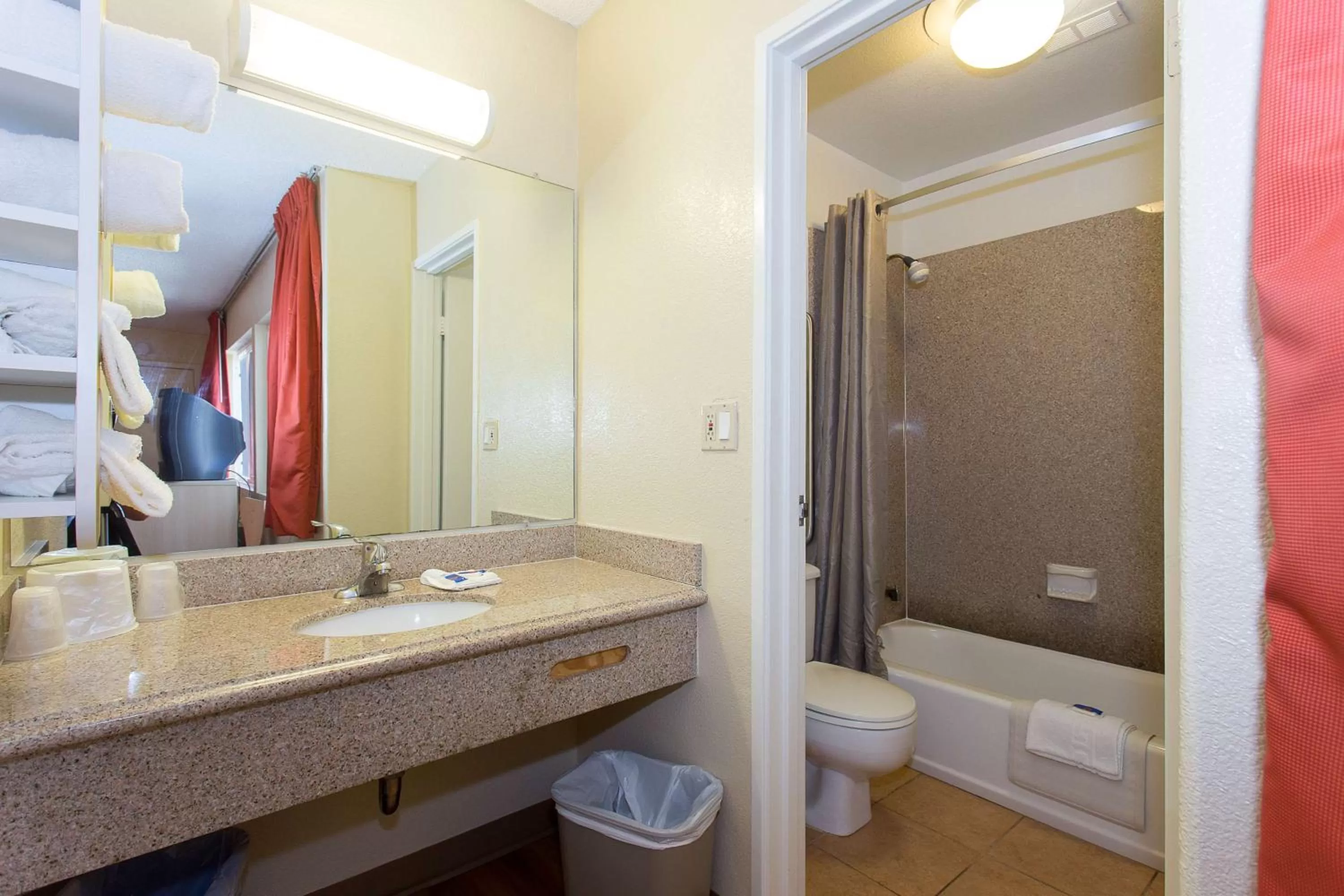 Shower in Cathedral Hill Hotel