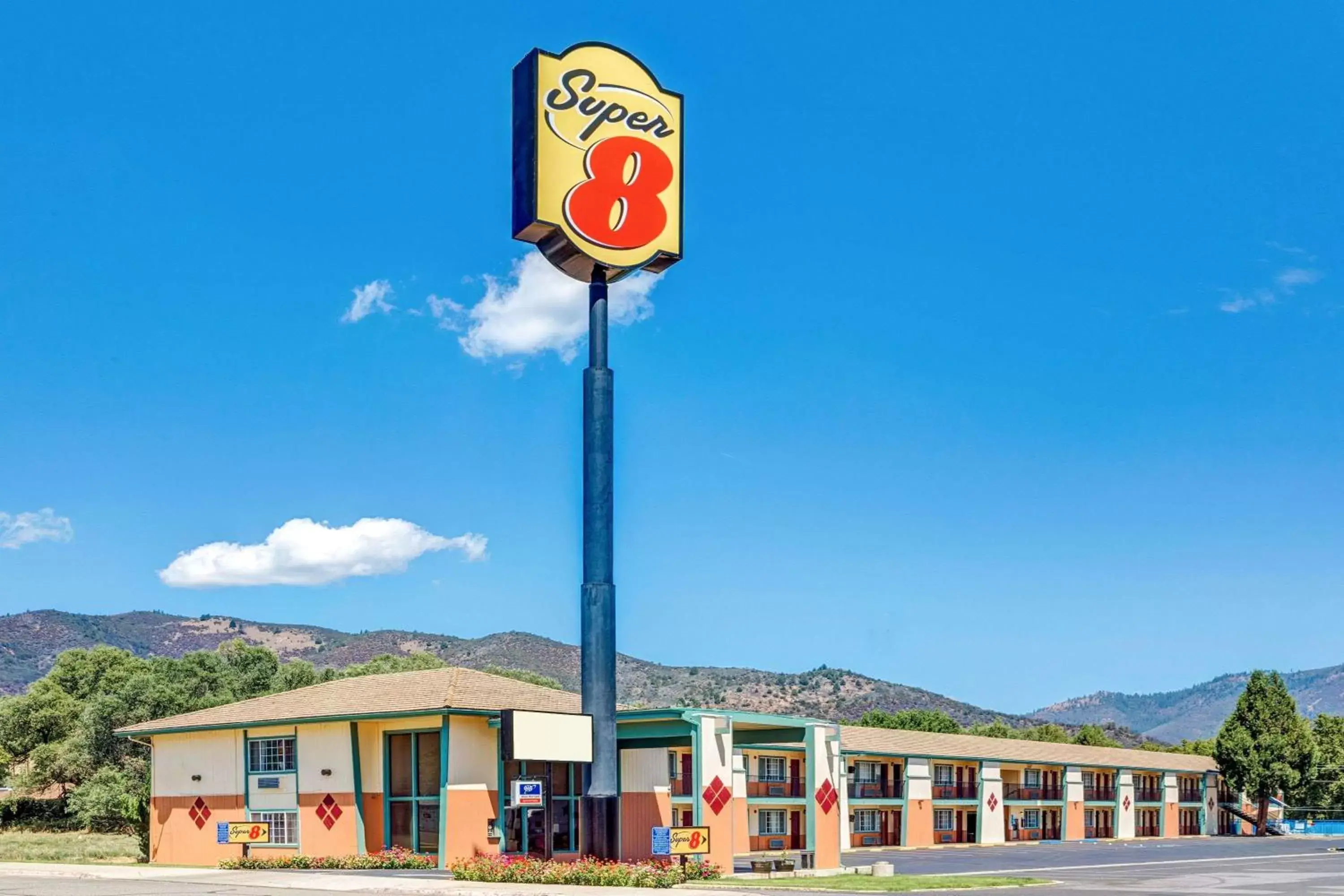 Super 8 by Wyndham Yreka Super 8 by Wyndham Yreka