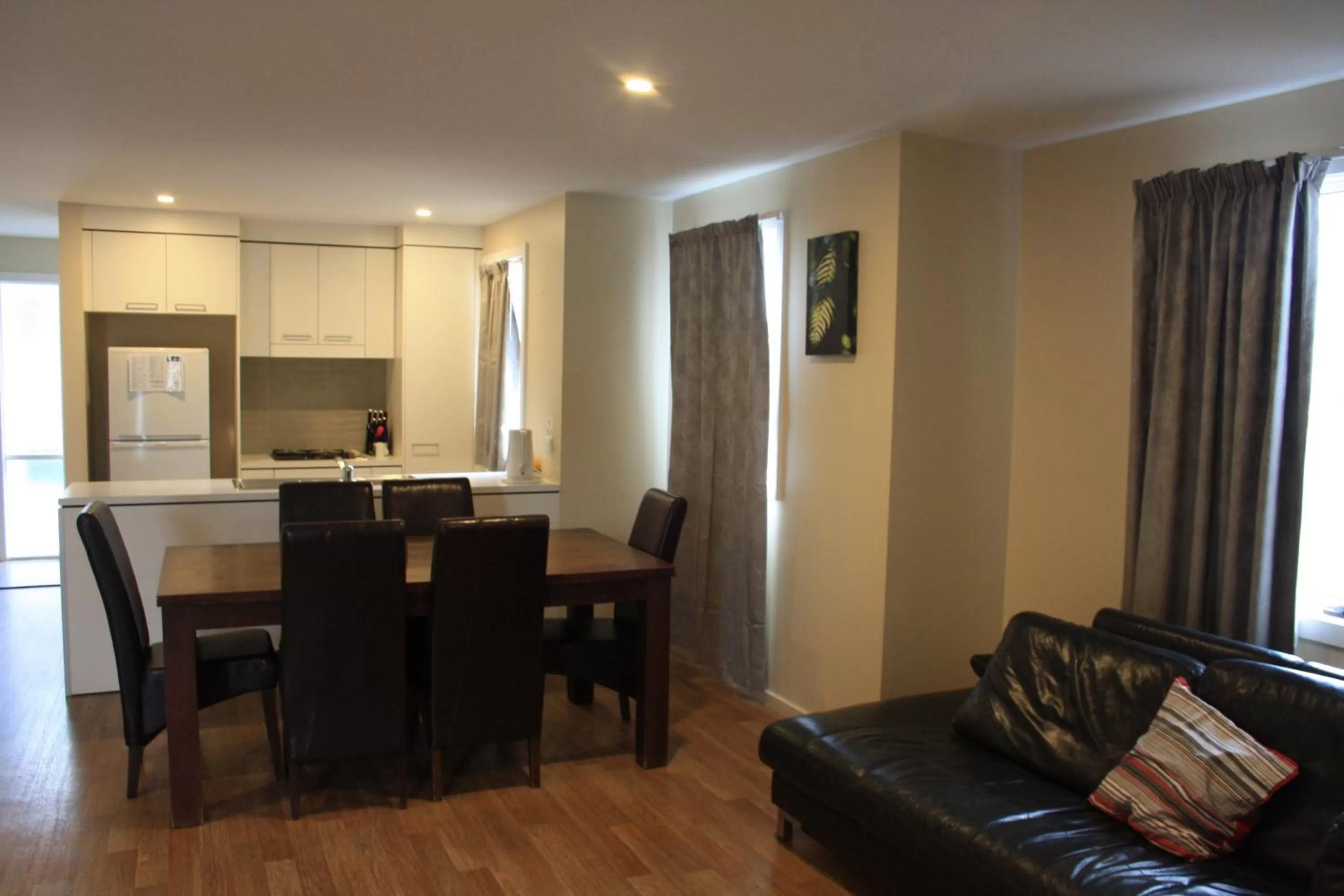 Dining area in Grand Manor Motor Inn